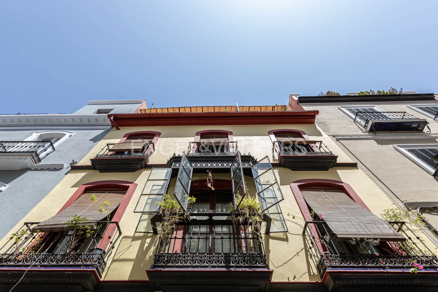 Auténtica Casa Familiar Sevillana: Casa Típica con Alma en el corazón del Centro Histórico