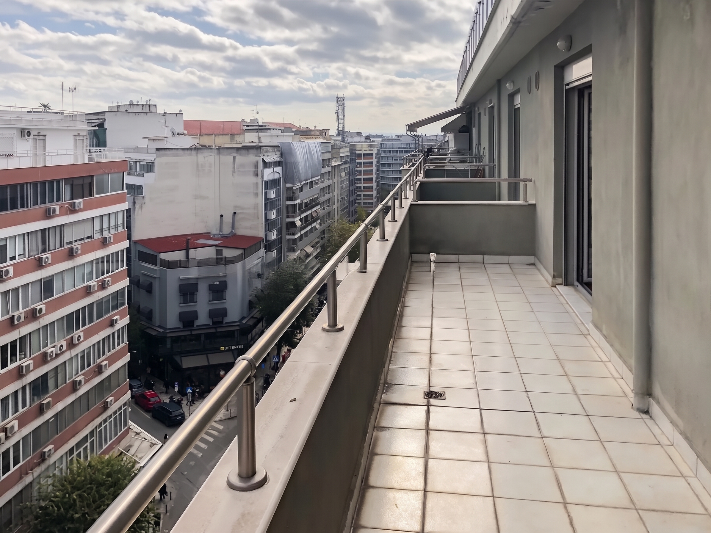 Investment Apartment on the 8th Floor of a Luxury Building in a Prime Location [KI-modifiziert]