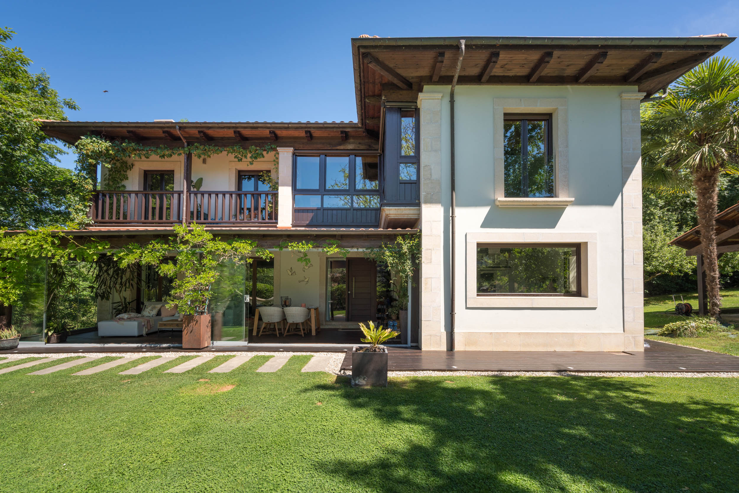 Spectacular designer home with views of Peñamayor and a dream estate