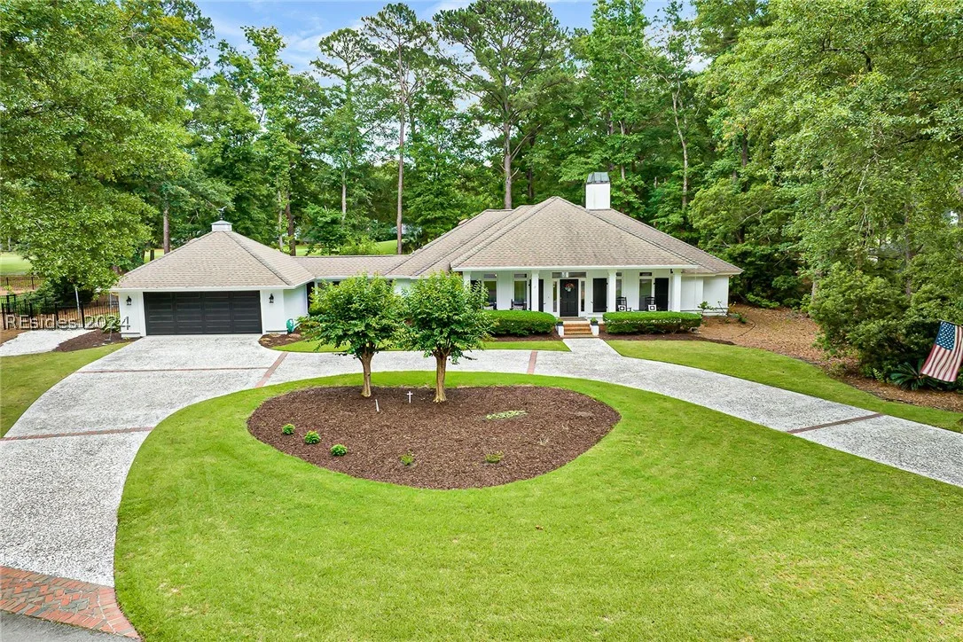 Elegant Home overlooking Golf Course in Rose Hill