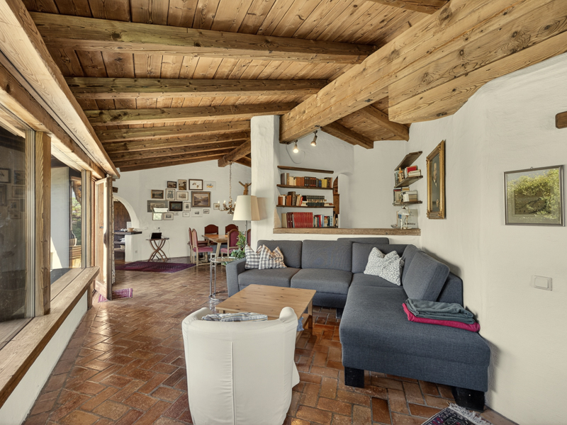 Kranebitter-style villa on a spacious, sunny plot