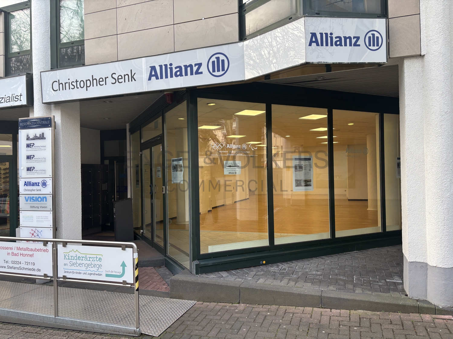 Provisionsfrei! - Attraktive Laden-/Büro-/Praxisfläche mit großem Schaufenster