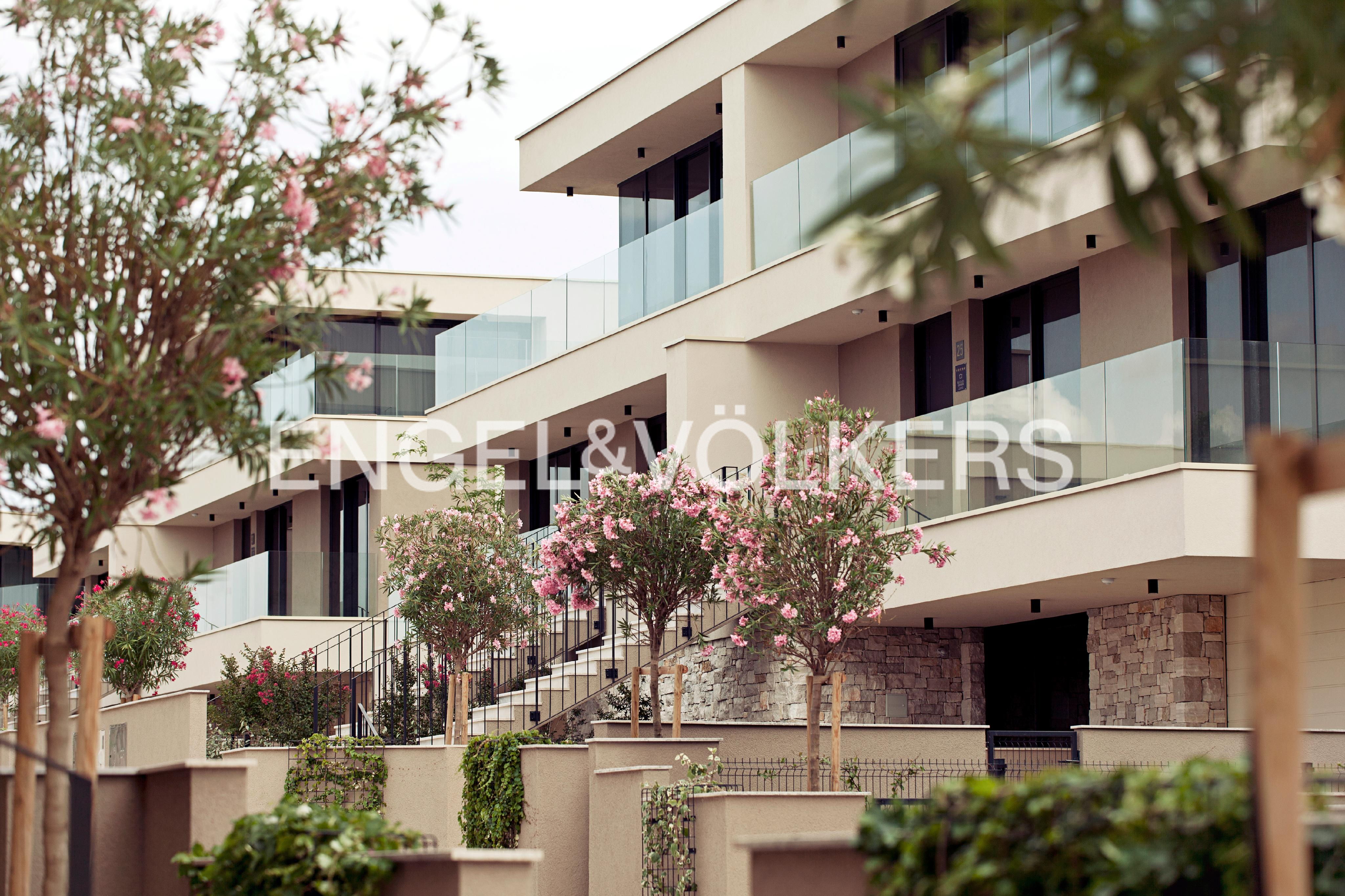 Exclusive design villa in upscale "Golf Resort" within walking distance to the sea – luxury living on four levels