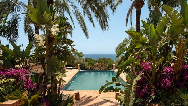 Timeless Luxury in Sierra Blanca: An Architectural Sanctuary with Ocean Views