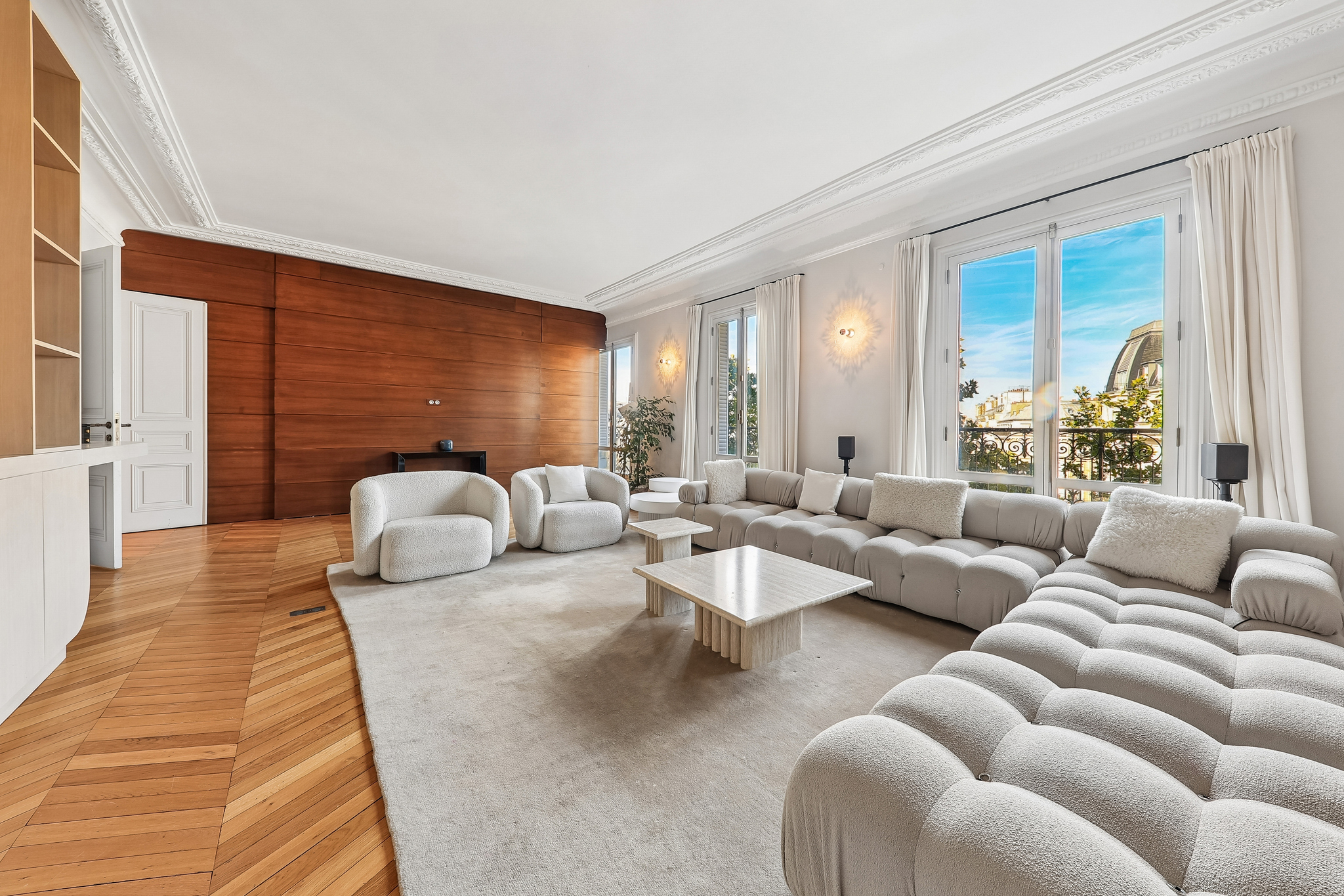Exceptional Reception Apartment with Full-Length Balcony