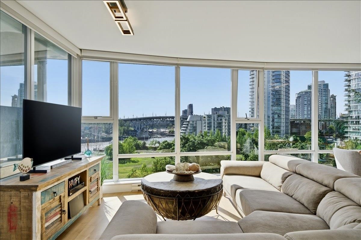 Waterfront Living at Park West!