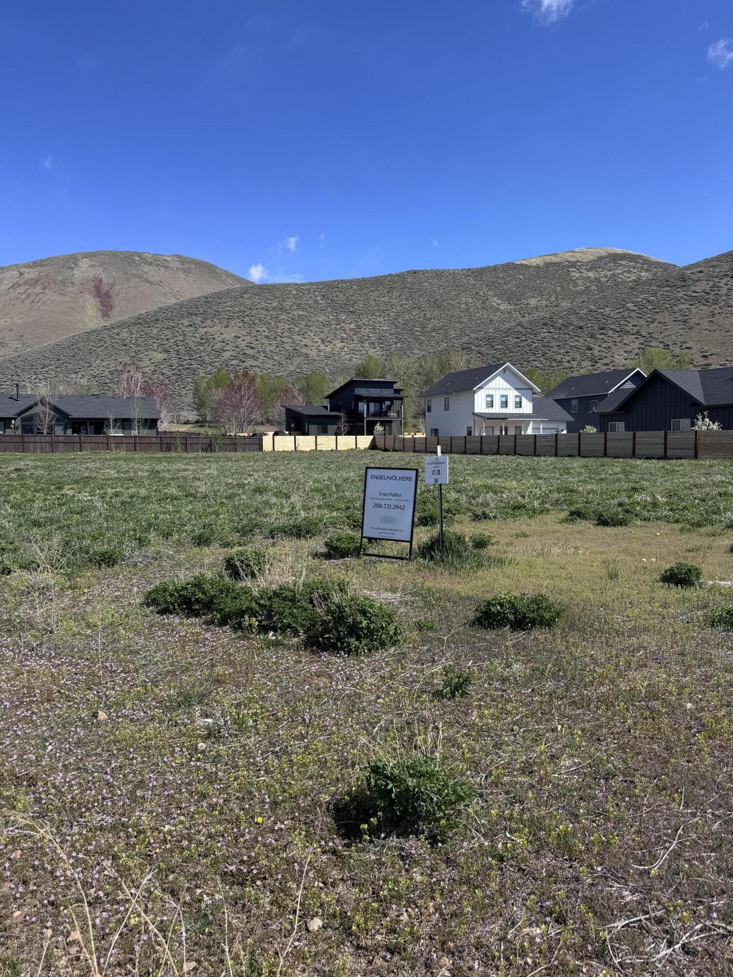 Bright and Sunny Lot with Panoramic Views in Hailey