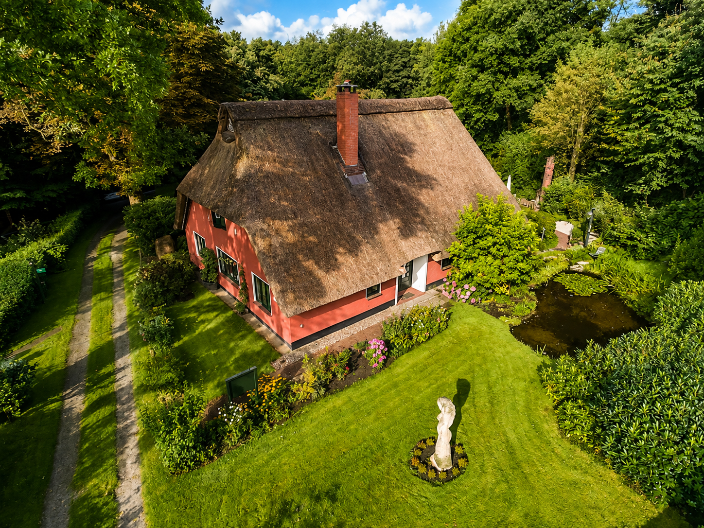 Historisches Reetdachanwesen auf parkähnlichem Naturgrundstück mit drei Naturteichen
