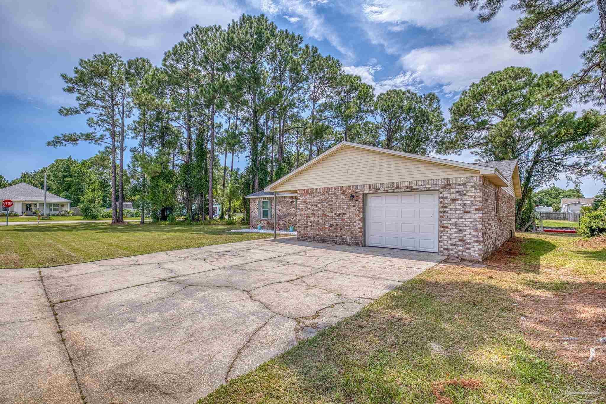 Waterfront Comfort in Gulf Breeze’s Polynesian Isles