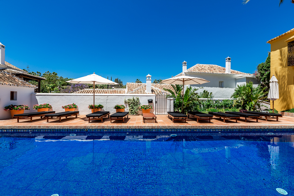 Lomas Pueblo Townhouse with Stylish Andalusian Character