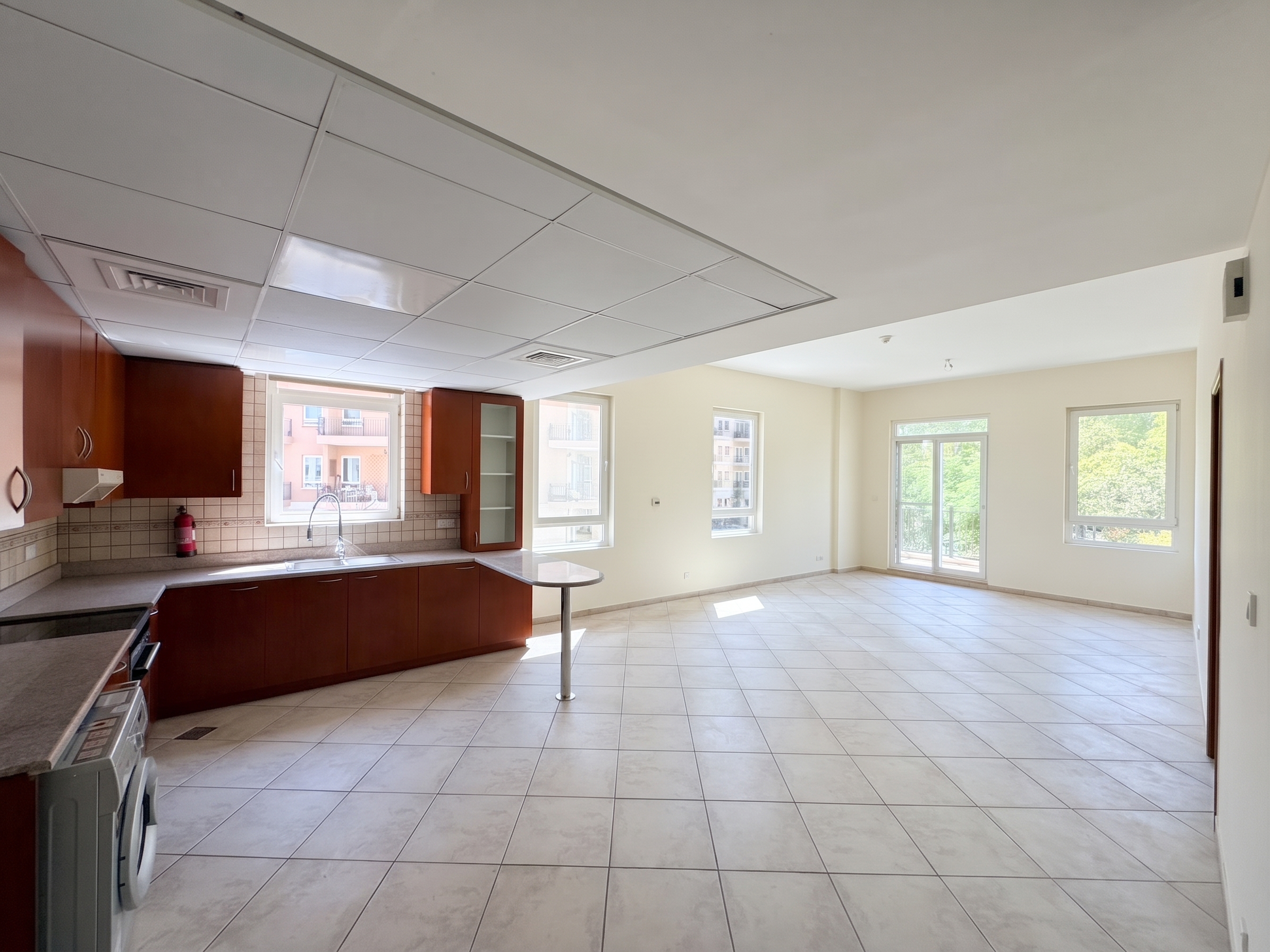 Corner Unit | Vacant | Spacious