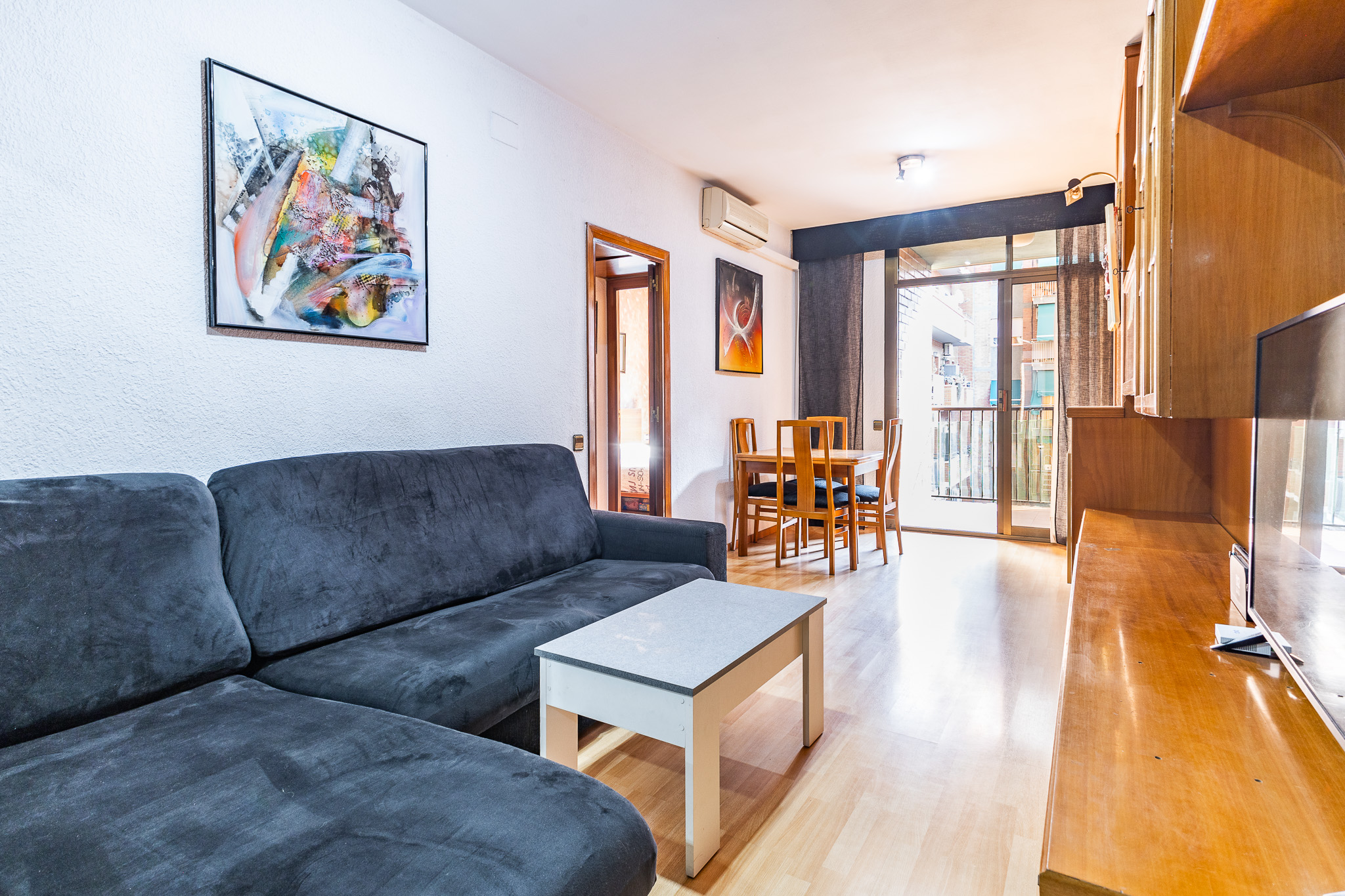 Bright 3 Bedroom Apartment with Loggia and Communal Garden in Sant Martí