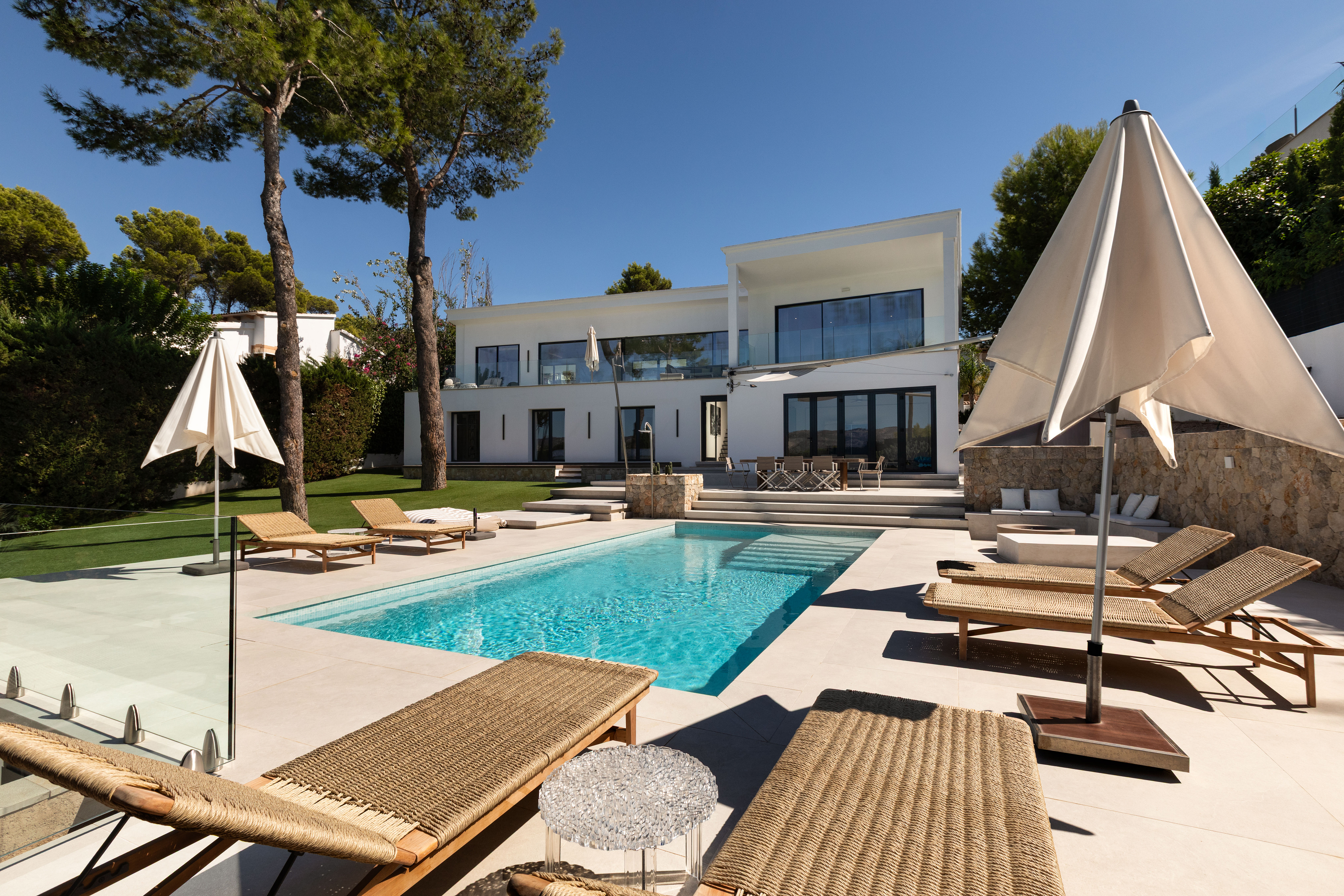 Spectacular luxury villa in Santa Ponsa with sea and mountain views