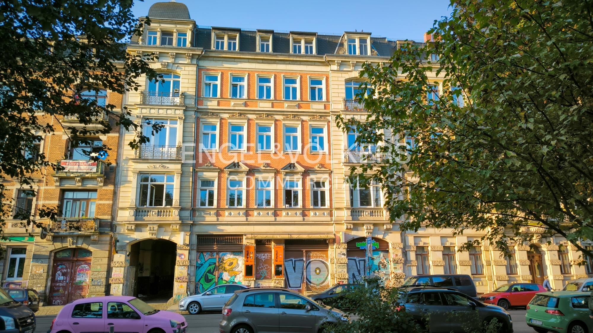 Gebäudeensemble mit Denkmalschutz in nachgefragter Lage