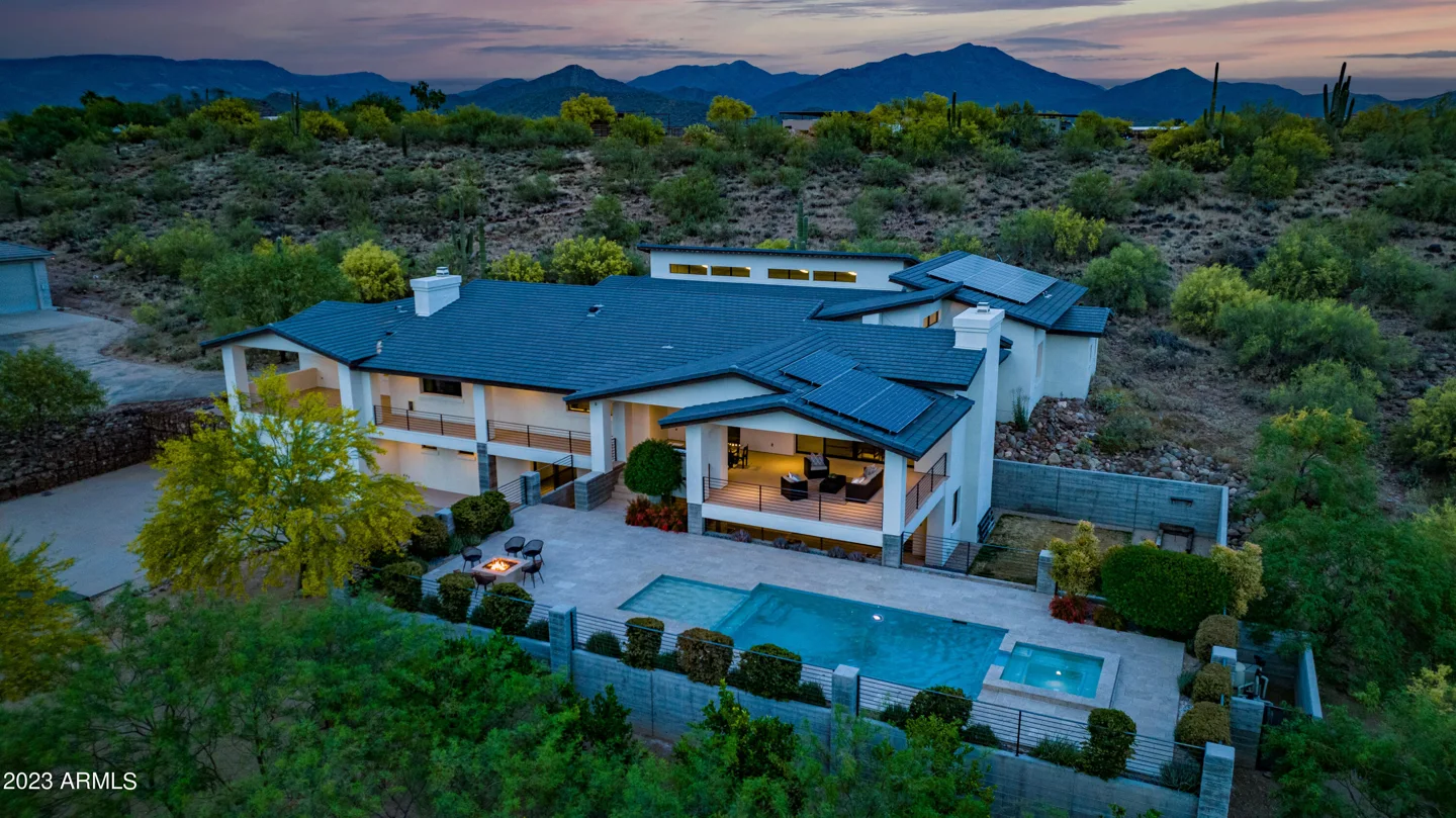 Beautiful Contemporary in the Hills of Cave Creek