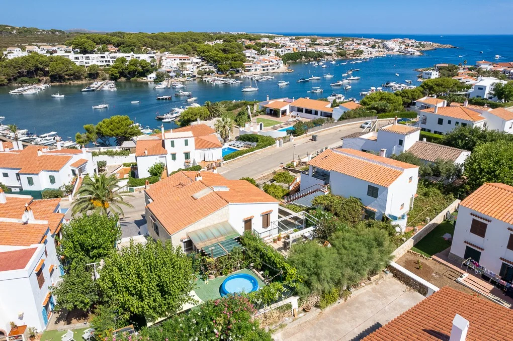 Schöne Wohnung mit Meerblick in Addaia, Menorca