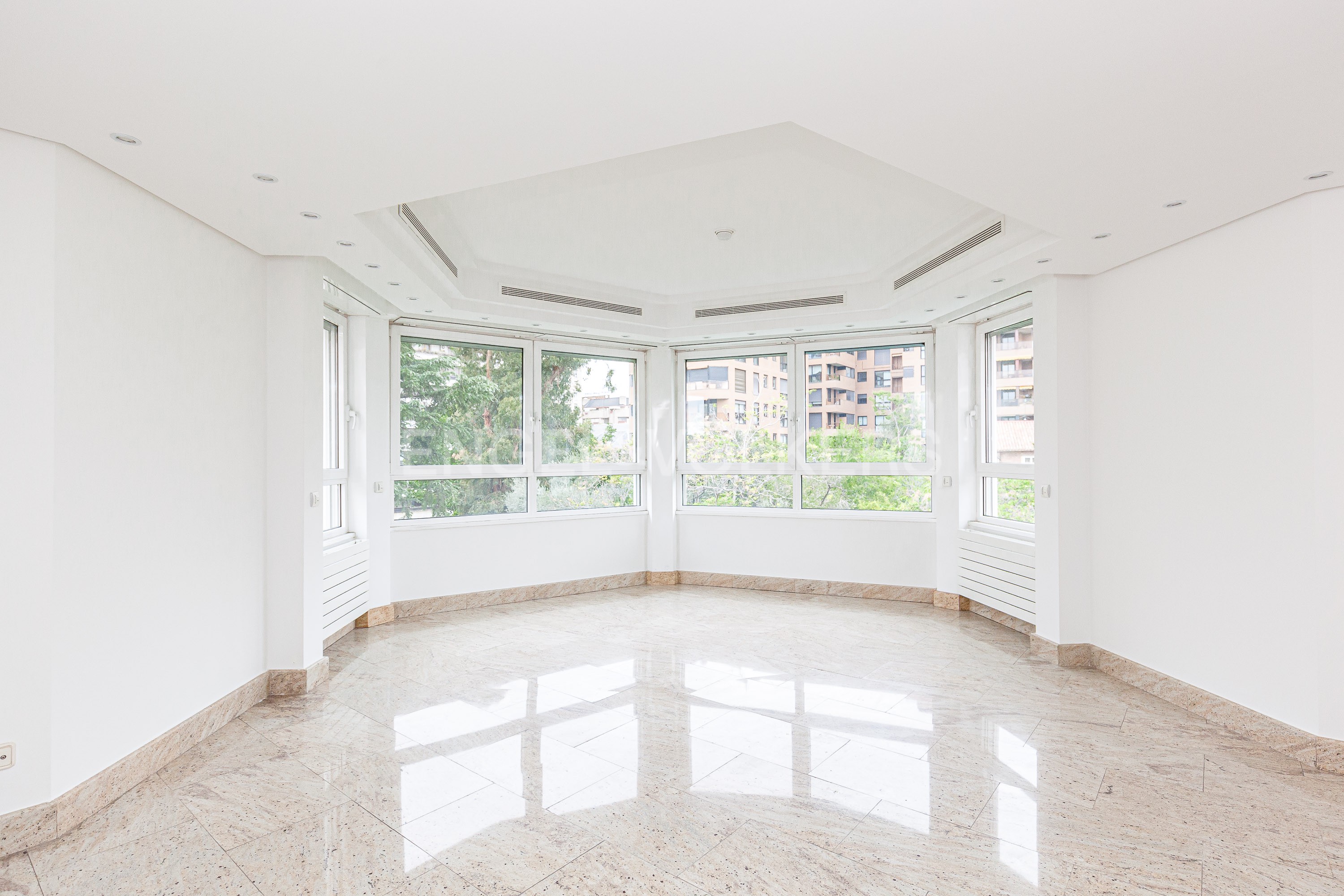 Spectacular four-bedroom home in a luxury development with two parking spaces and a pool