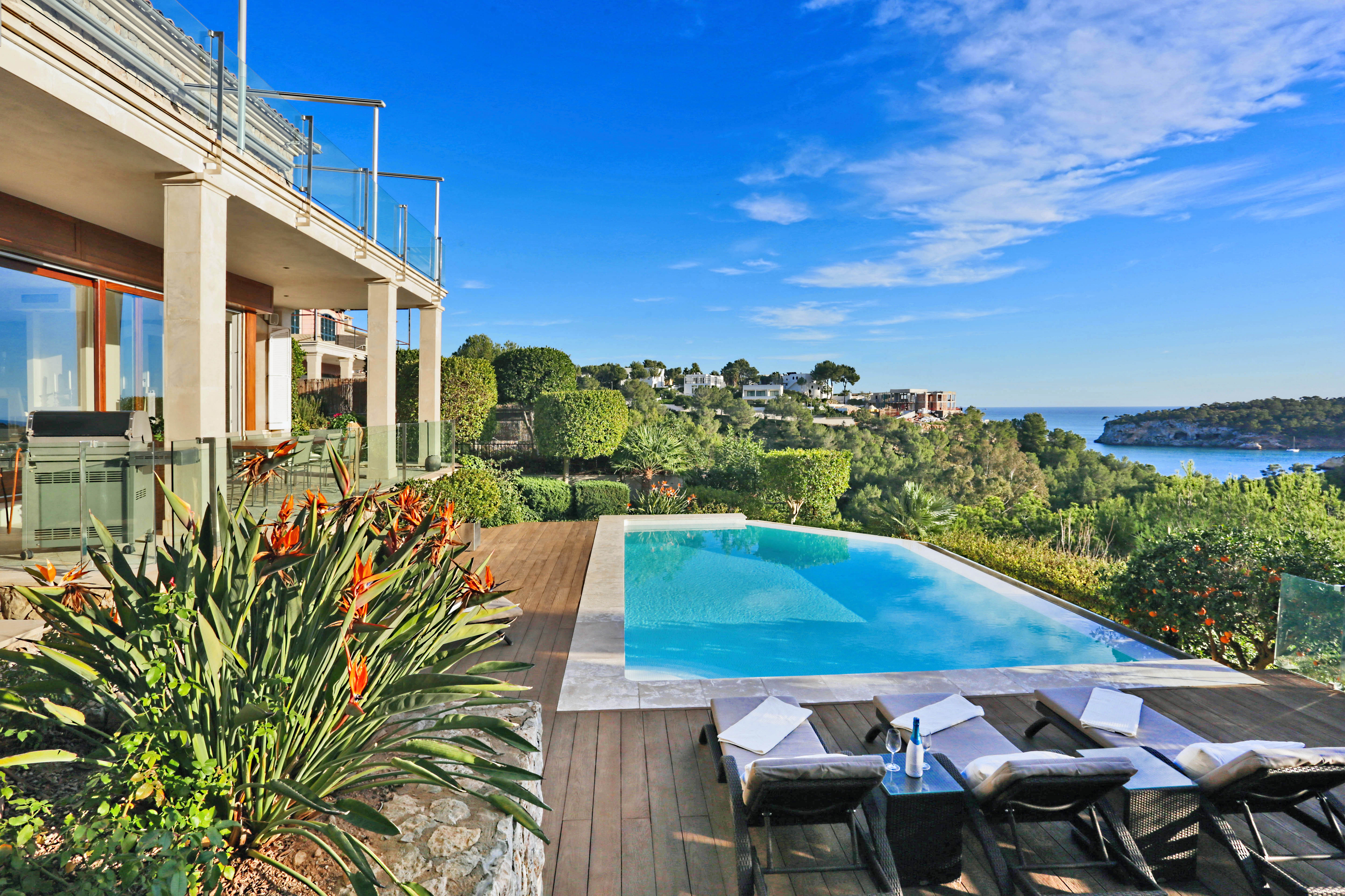 Exclusive frontline mediterranean villa with sea views