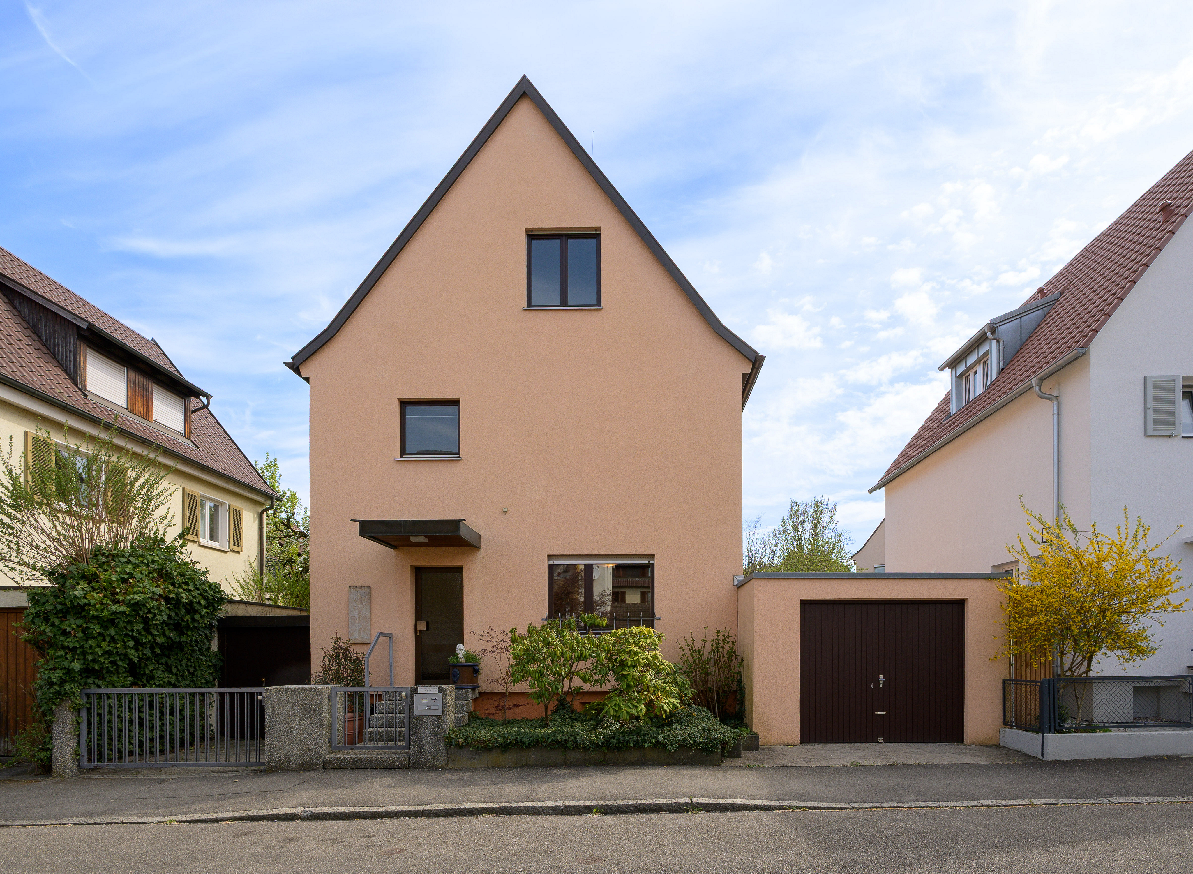 Charmantes Einfamilienhaus mit Gartenidylle in ruhiger Sackgassenlage