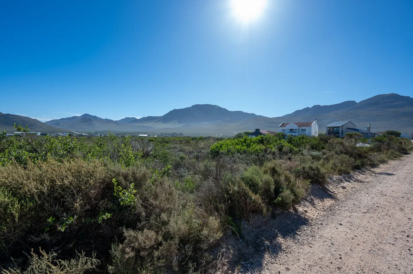 Generous corner stand with panoramic mountain views