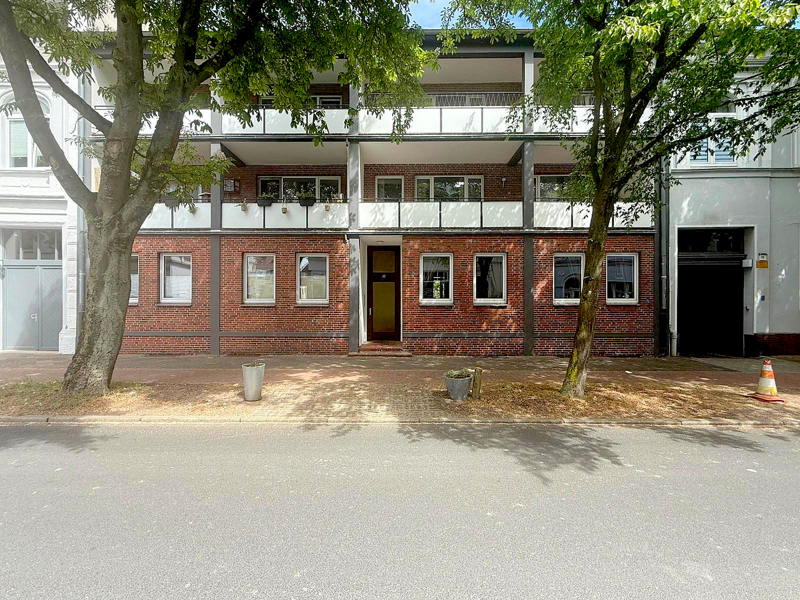 Attraktives Mehrfamilienhaus Nähe KW-Brücke