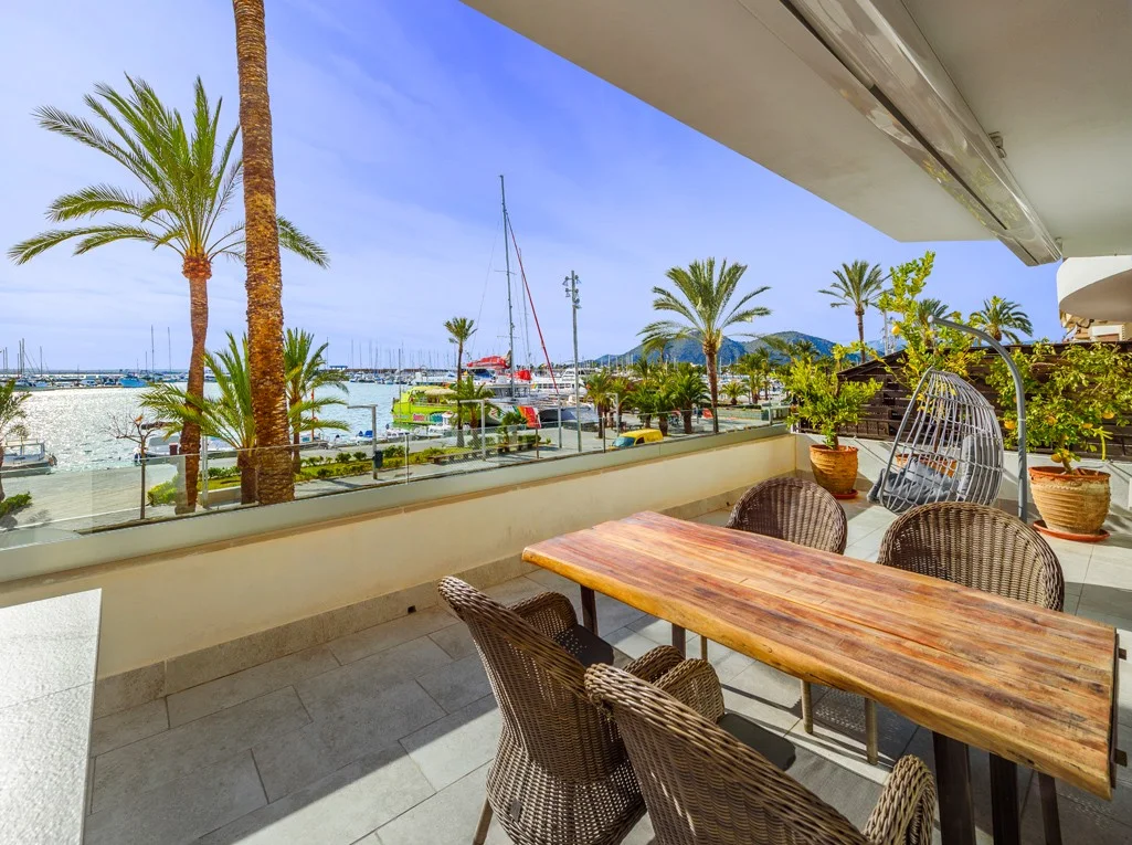 Fabulous waterfront apartment in Puerto Alcudia