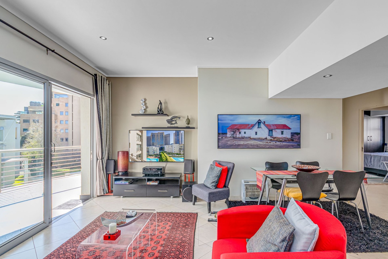 Modern 2 Bedroom Apartment in the Heart of Morningside