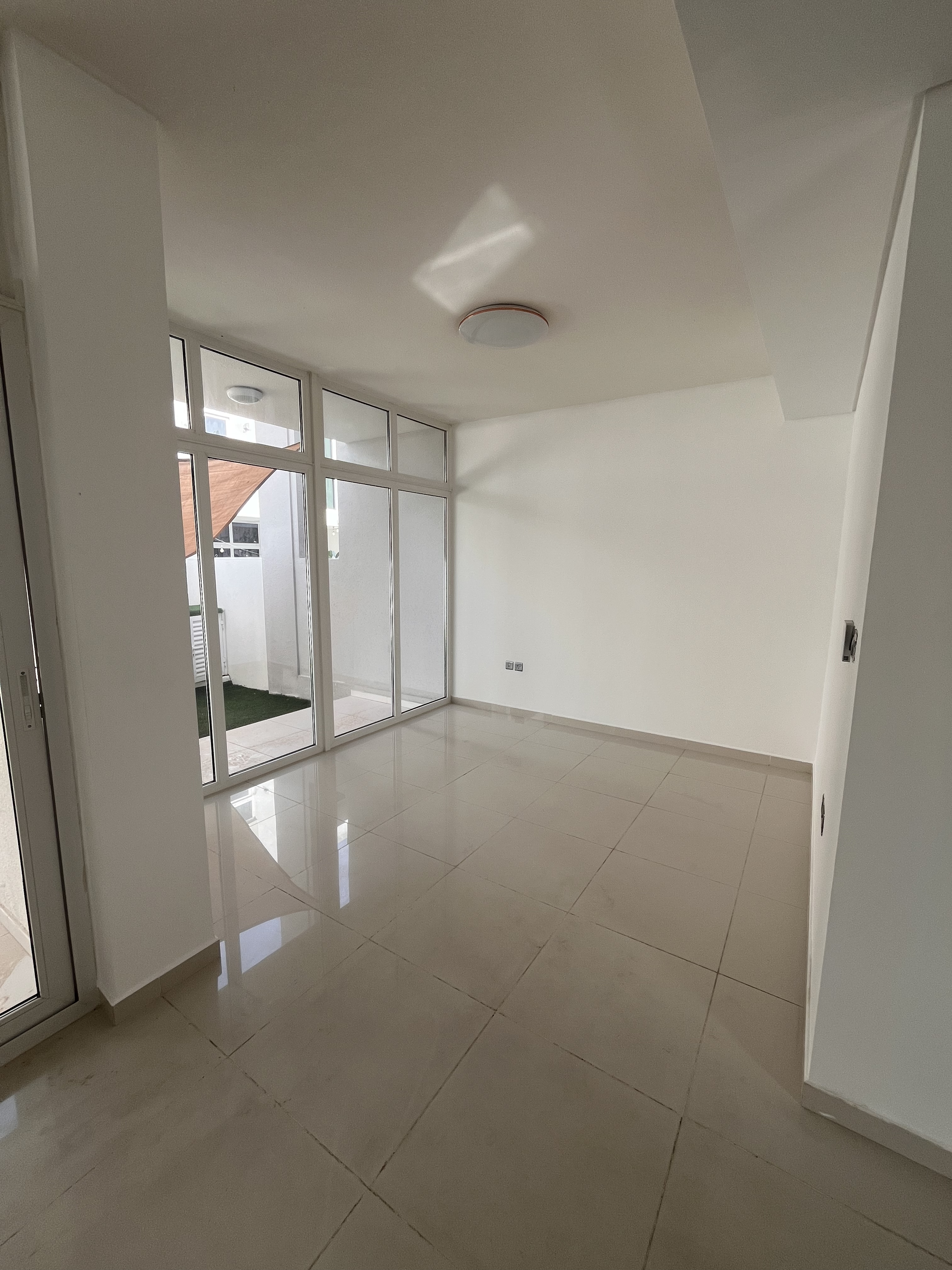 Spacious Townhouse | Private Garden | Corner Unit