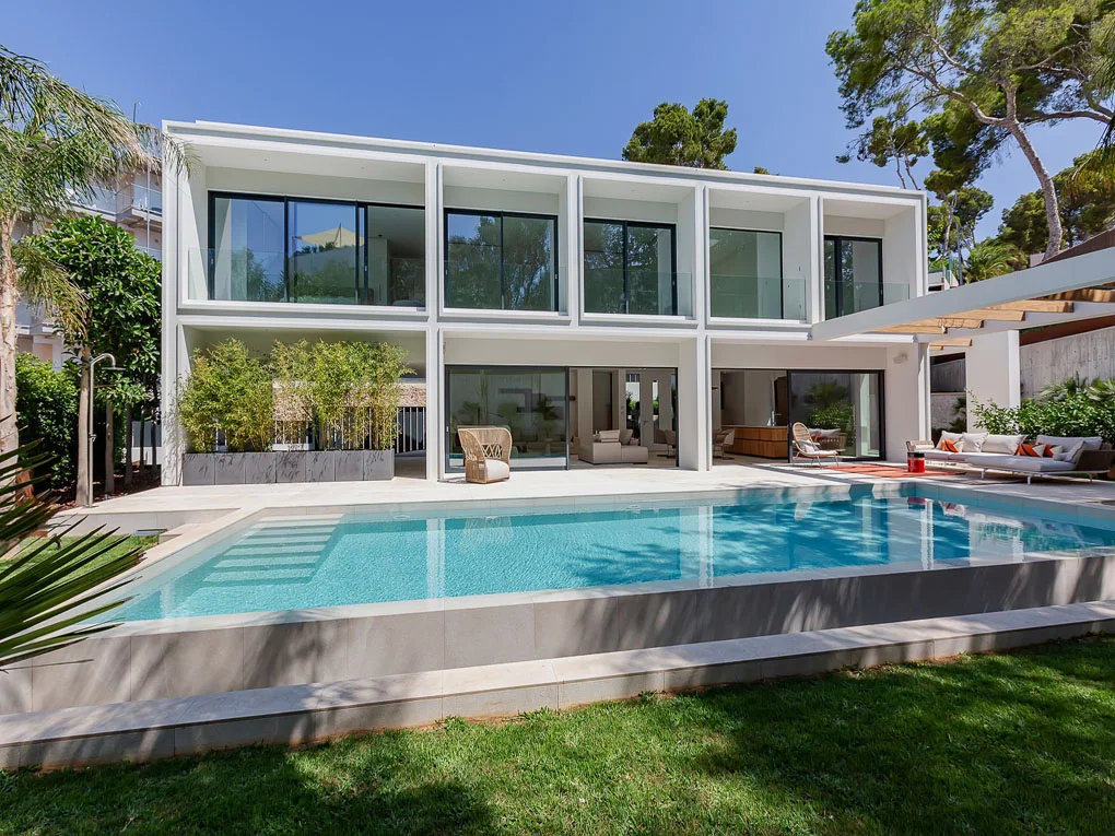 Designer villa within close proximity to the beach