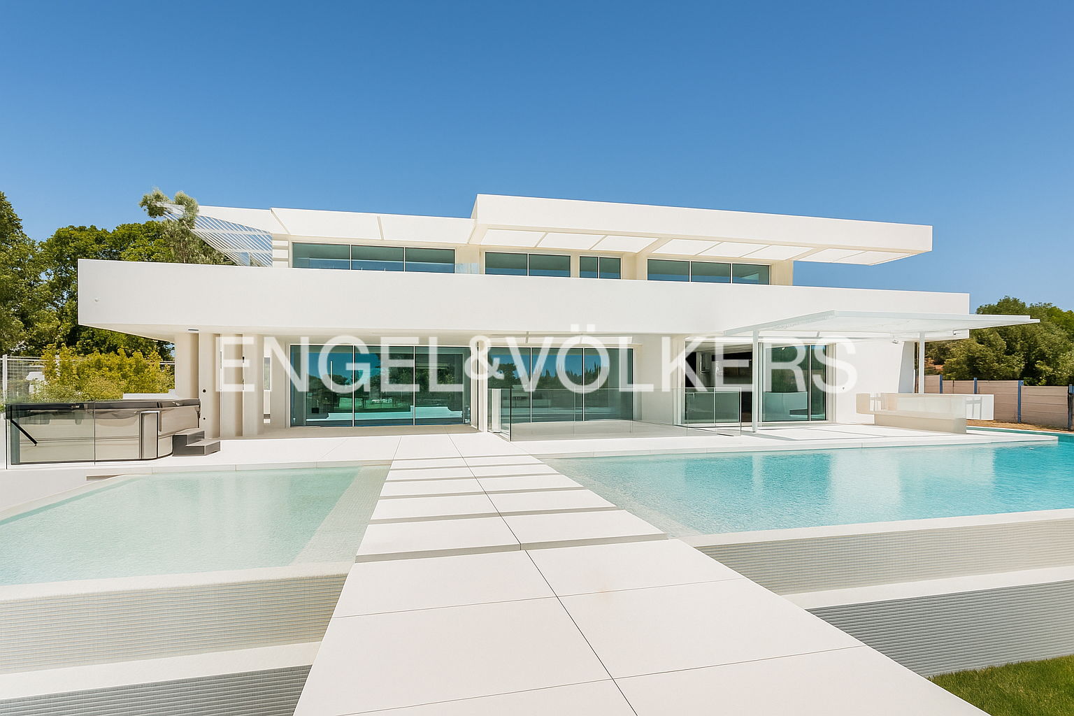 Contemporary Luxury Villa with Sea Views in the Heart of Vale Formoso – Almancil
