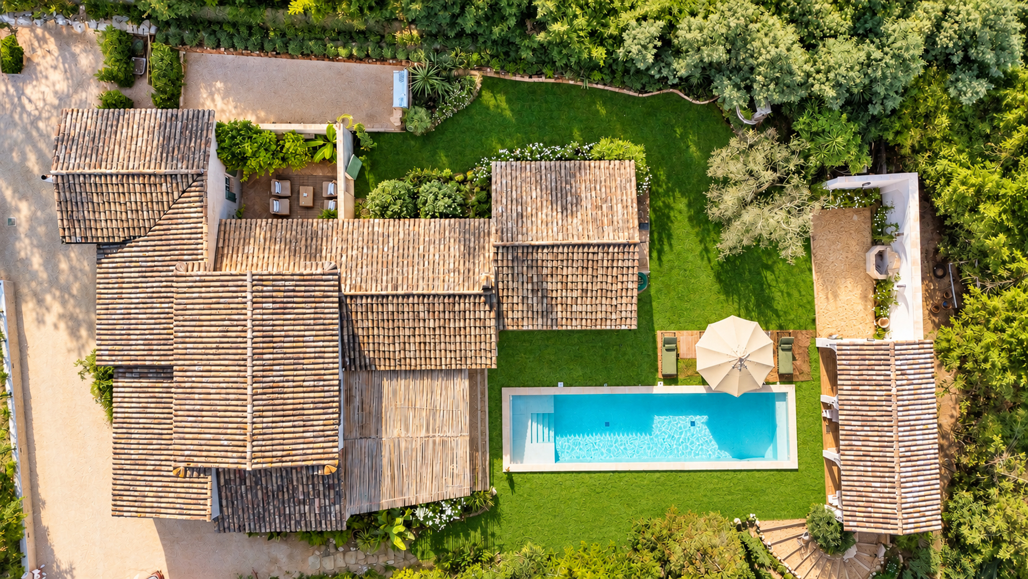 Charming renovated villa – Just steps from the beaches and town center