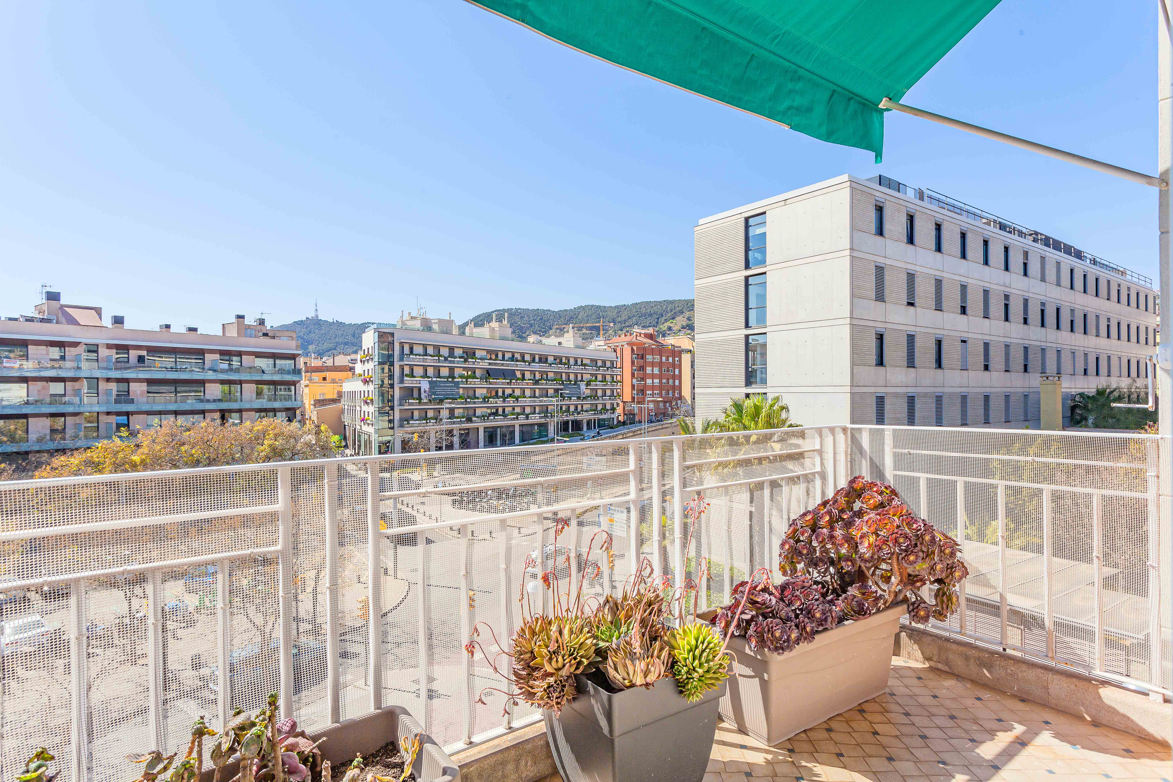 Very bright apartment on Carrasco I Formiguera Street – Sarrià