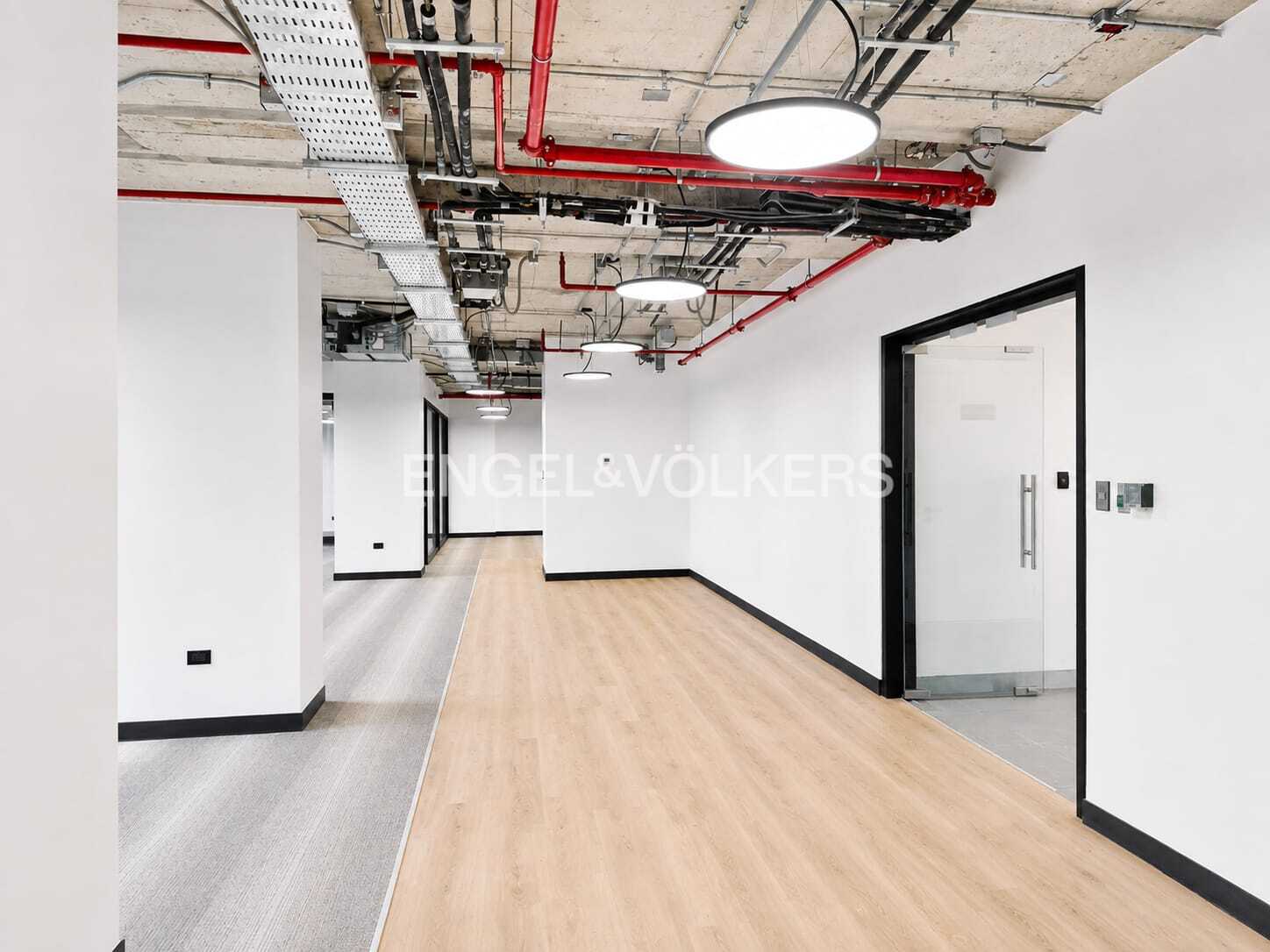Oficina habilitada en arriendo Nueva Las Condes 270 m2