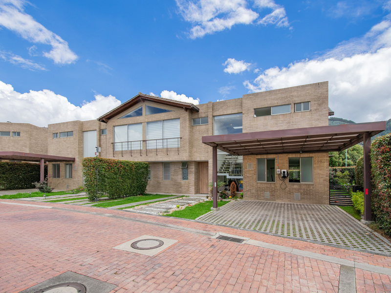 Se arrienda casa en conjunto con clubhouse en Cajicá