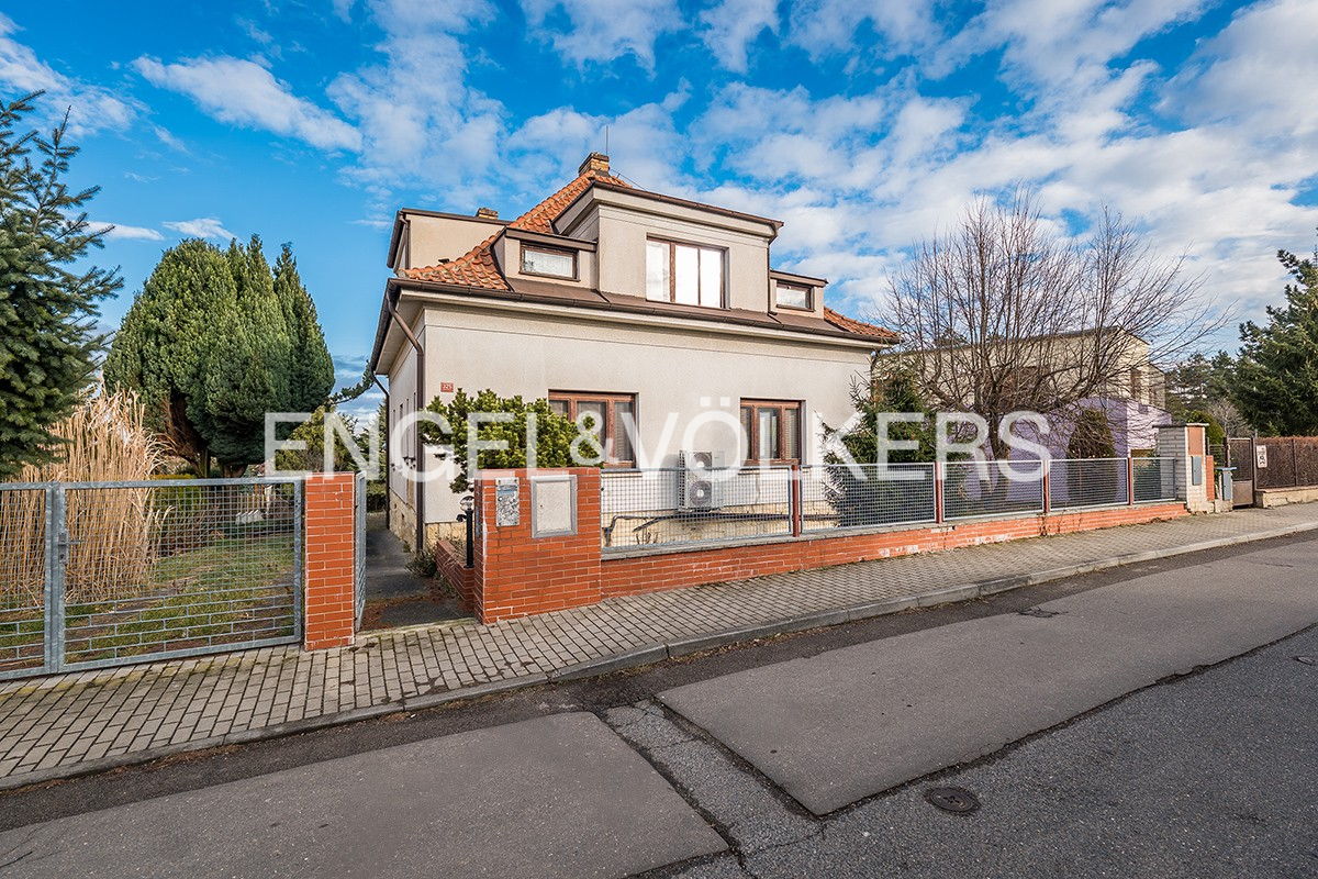Family house before complete renovation on a beautiful plot in Nebušice