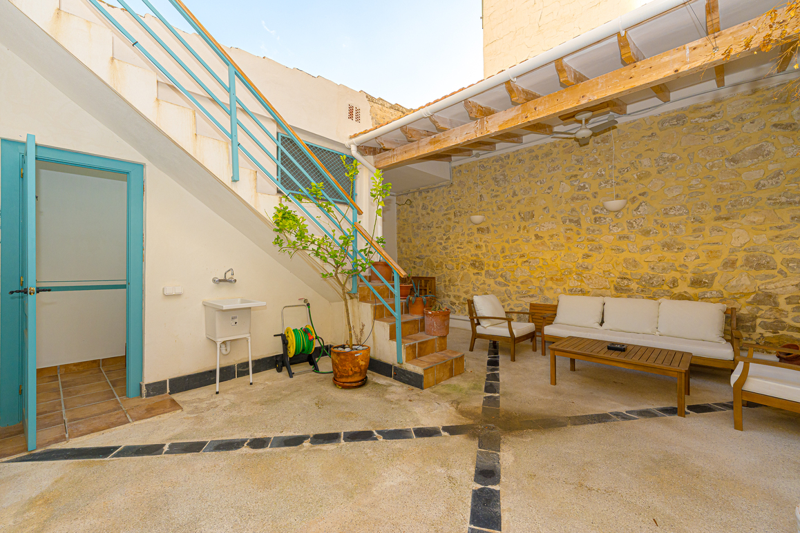 Charming Traditional House in Villajoyosa, Renovated in 2024 with Great Potential
