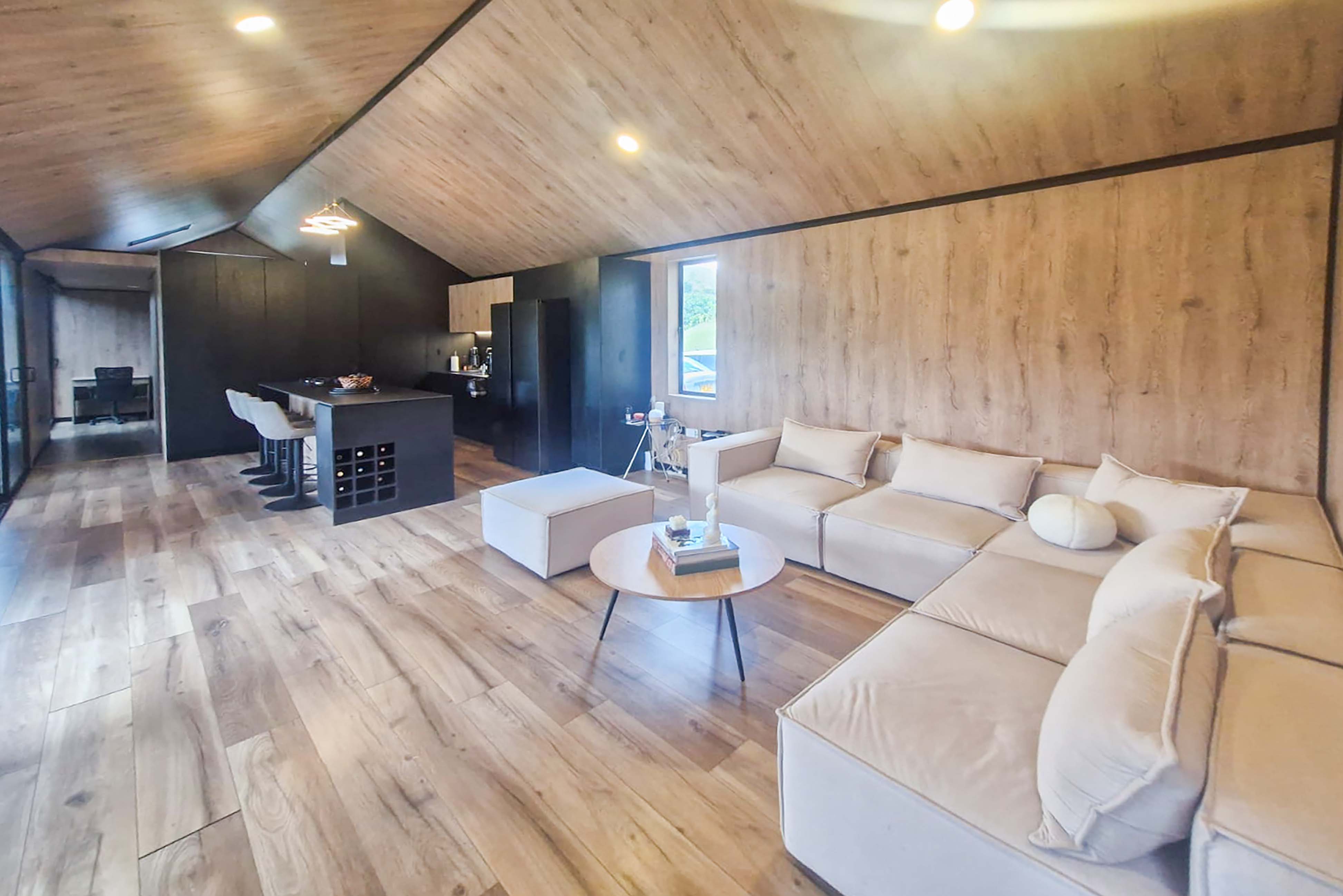 Casa con terraza para venta | Parcelación con caballerizas en El Retiro