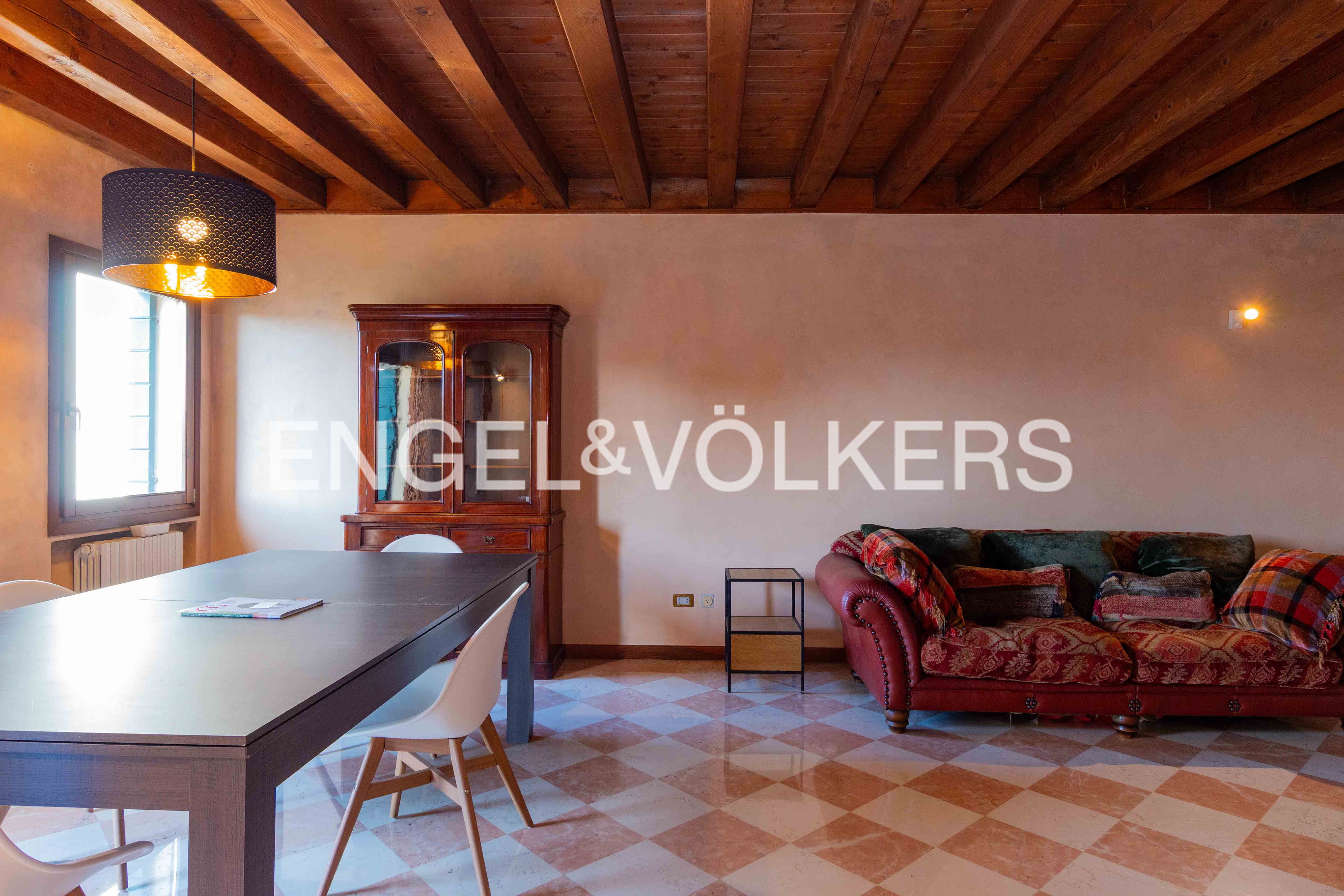 Elegant flat in the historical heart of Padua, Portello area