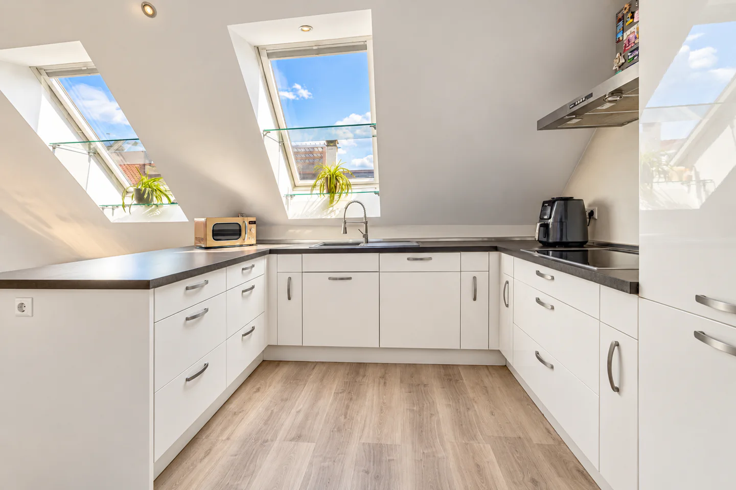 Charmant & Kernsaniert: Stadtwohnung mit Balkon, Aufzug und Garage! - Foto 4