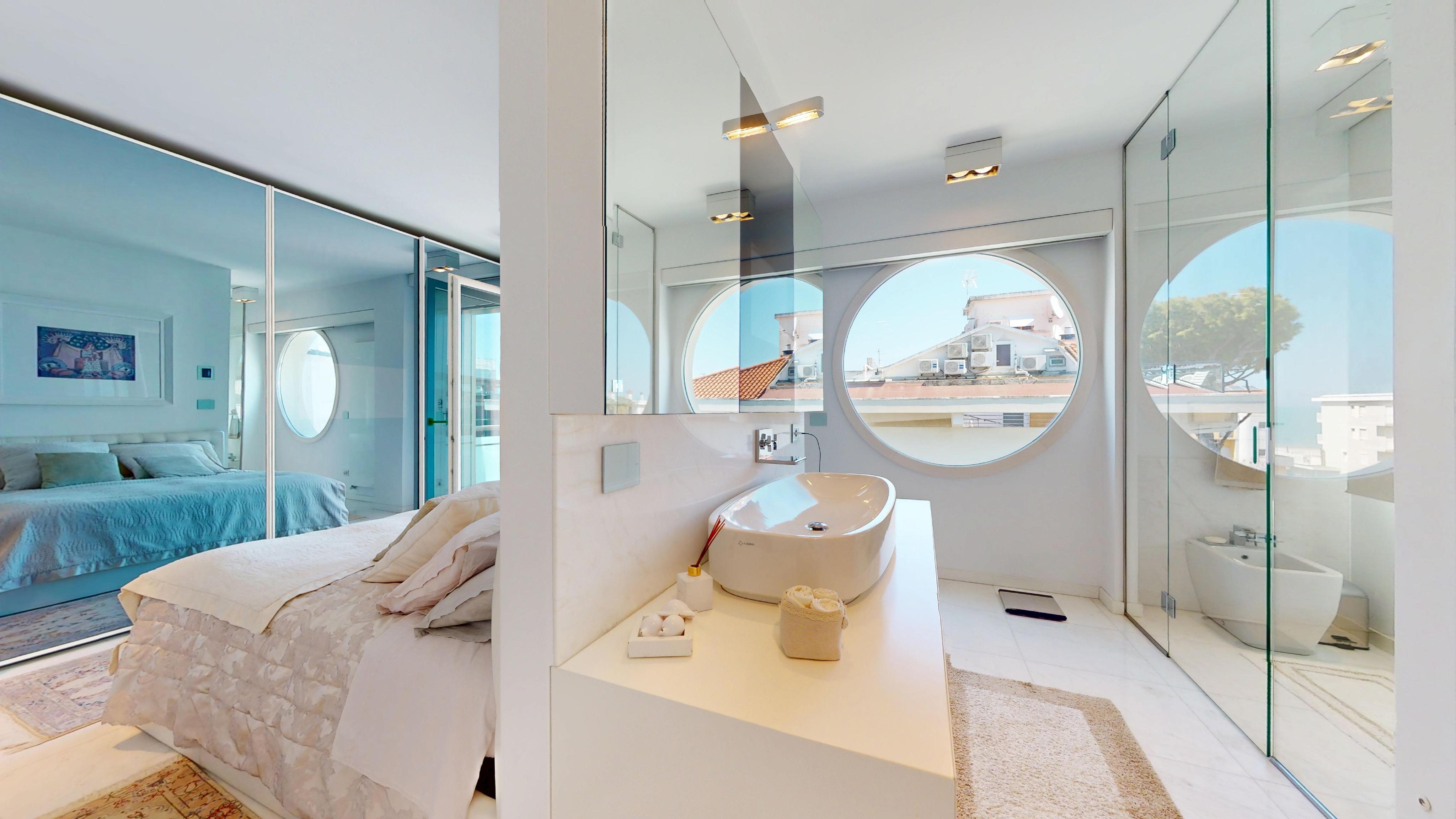 Luxus-Penthouse mit großen Loggien und Meerblick