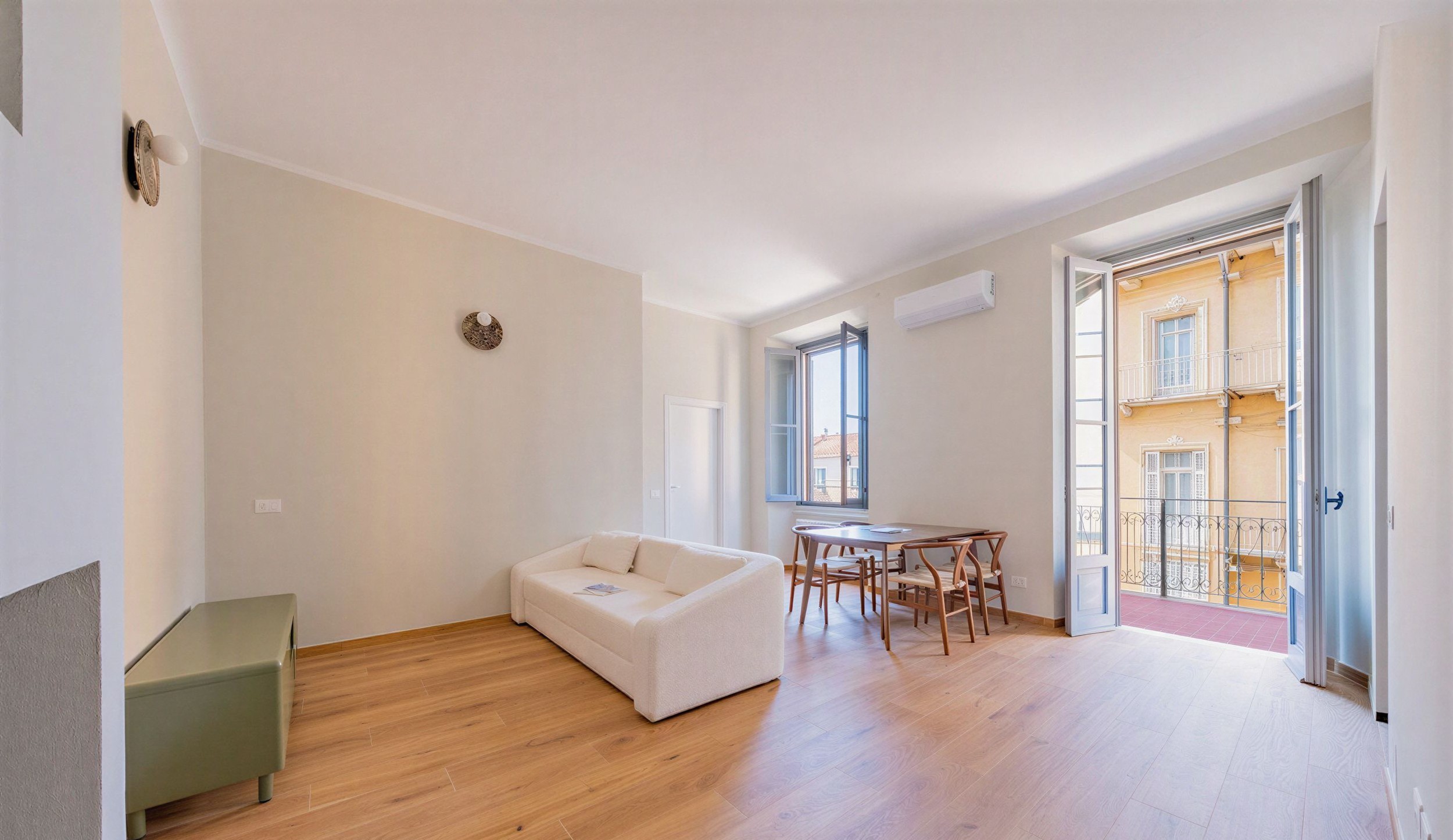 Renovated one-bedroom apartment in a Vecchia Milano building