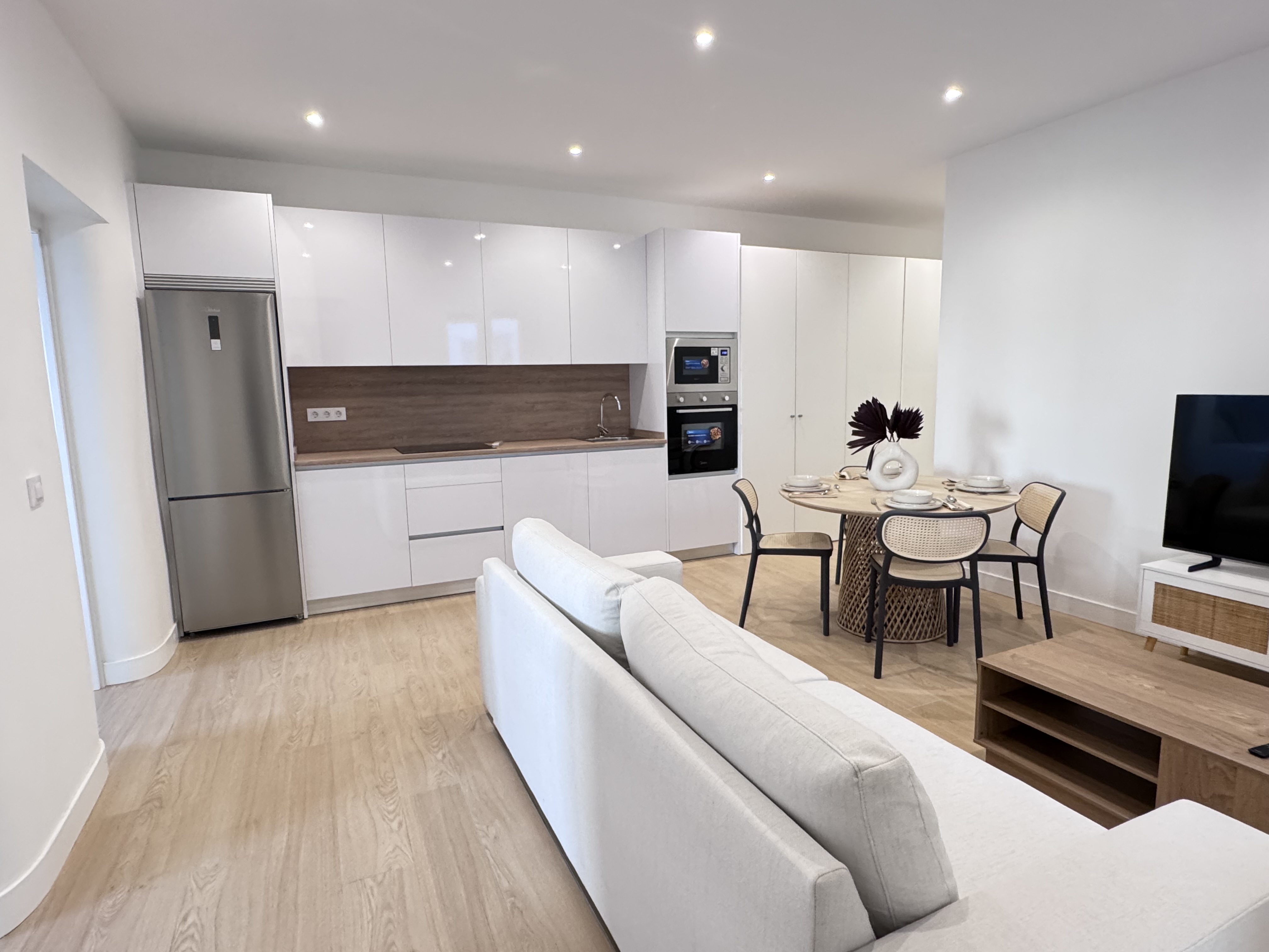 Fantastic luxury furnished three-bedroom apartment in Chamartín.