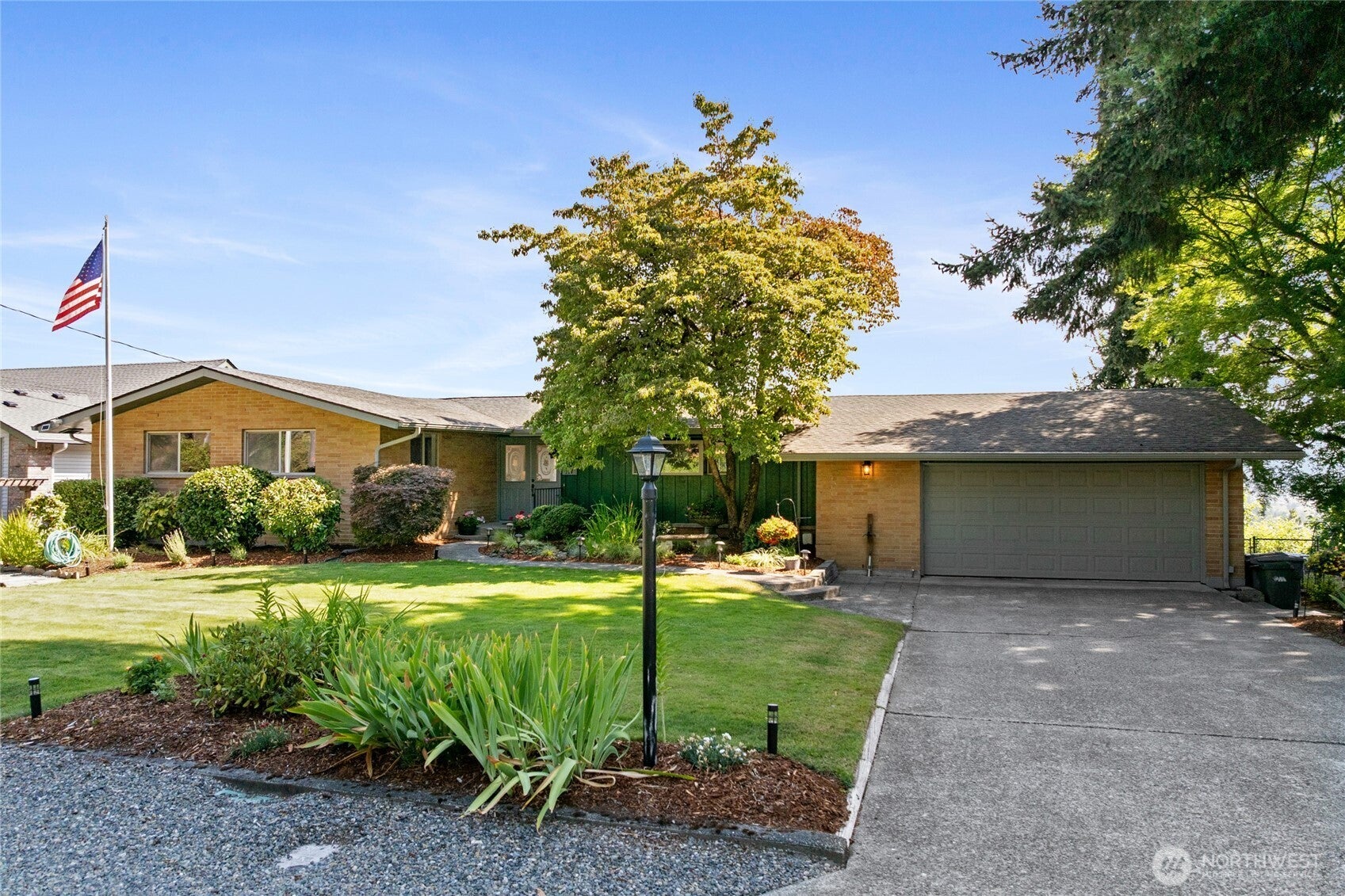 Home with stunning Mount Rainier views