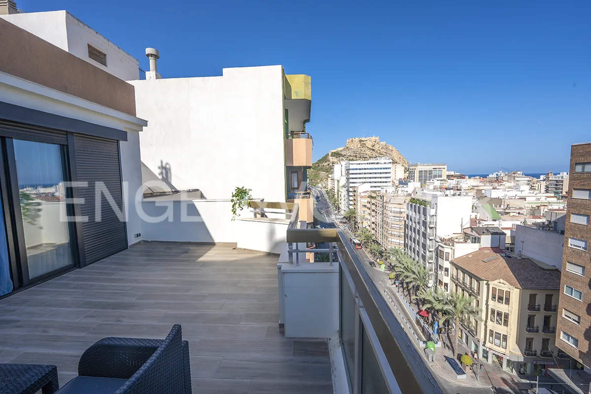 Modern penthouse in the heart of Alicante