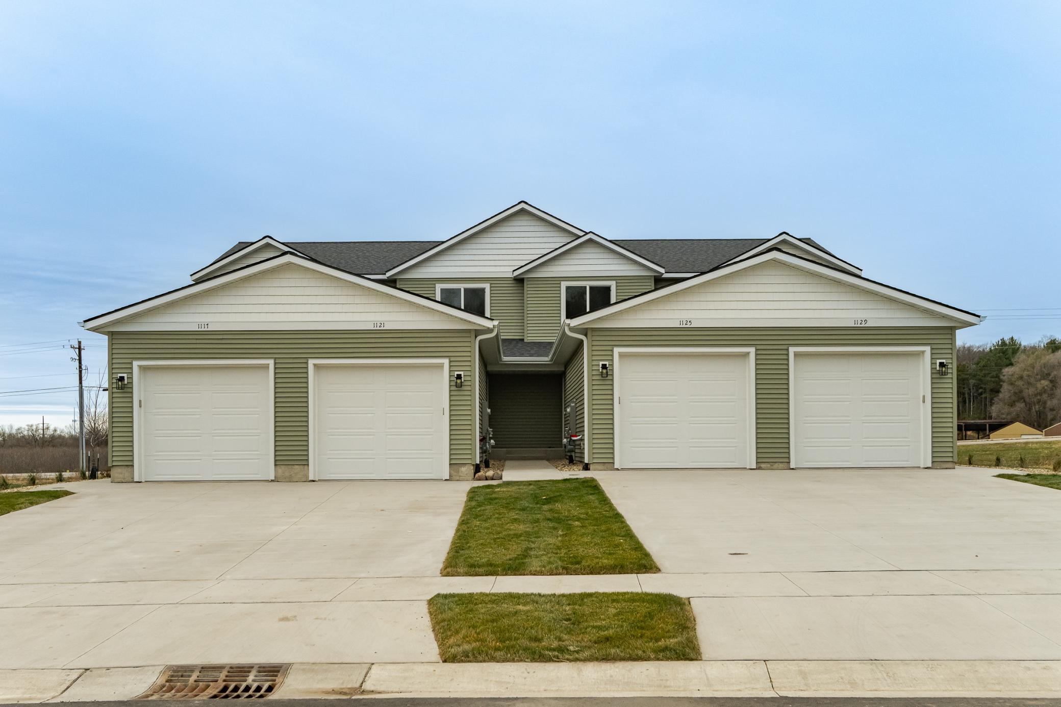 Modern 2-Bed Townhome in Century Village