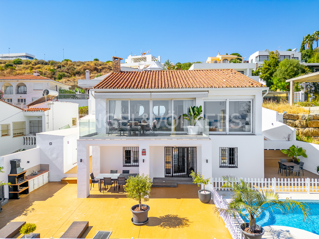 Villa espaciosa con vistas panorámicas al mar en Estepona