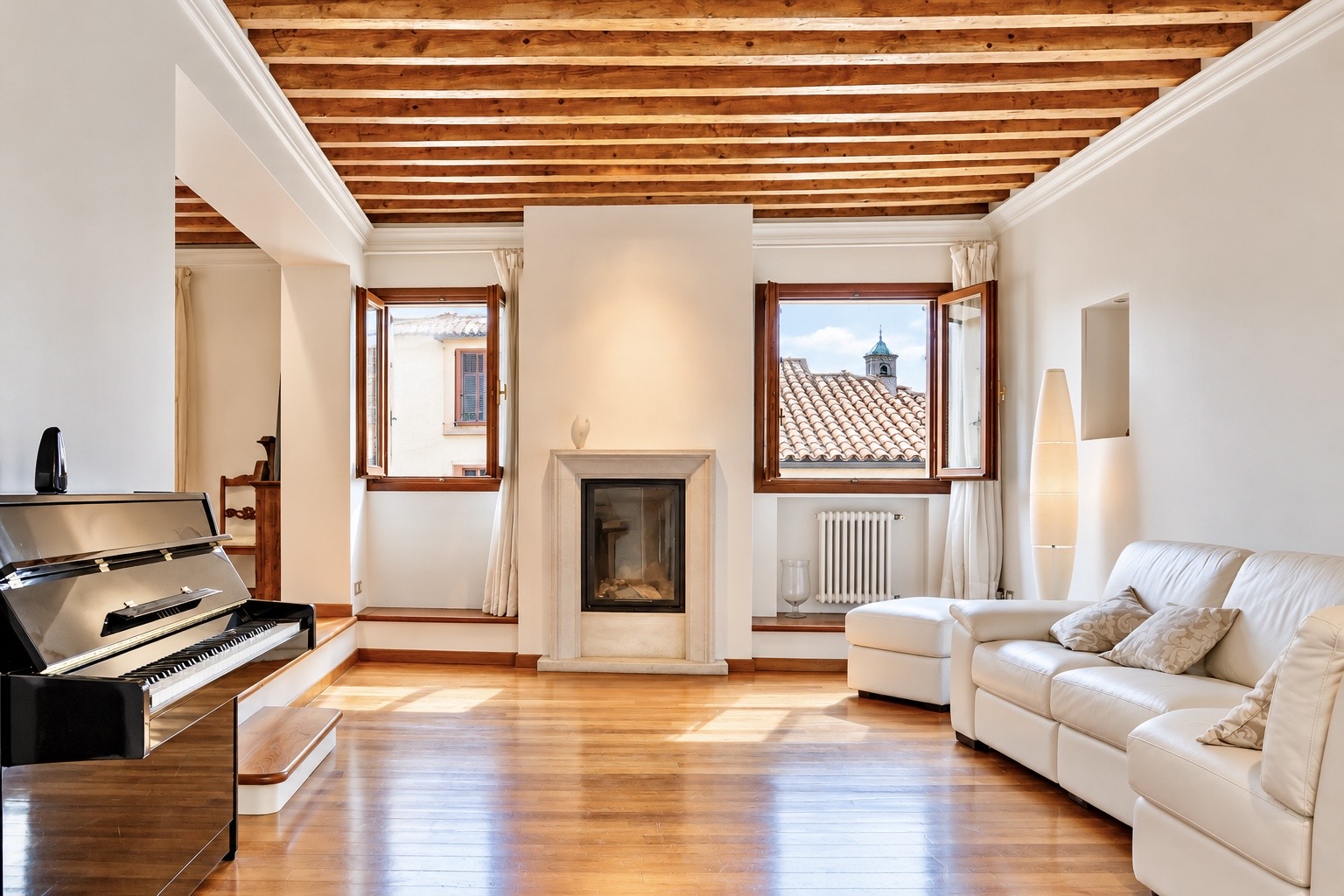 Vicenza, Contrà Porti | Elegant residence with garage
