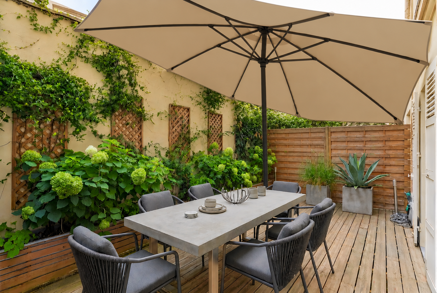 Paris 7th - Champs de Mars - 2-bedroom apartment with 33 m² terrace