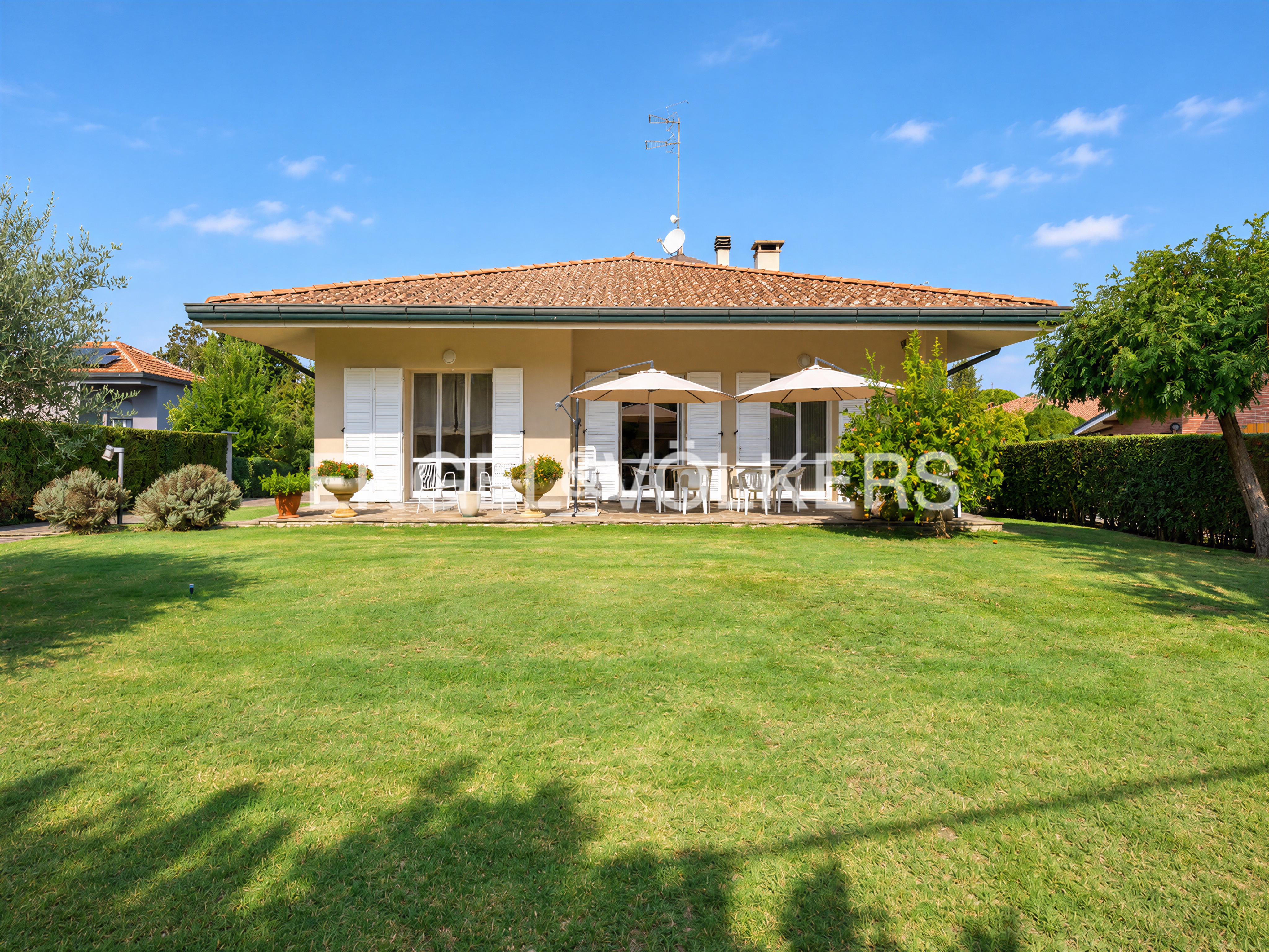 Detached A4-rated villa with a large garden