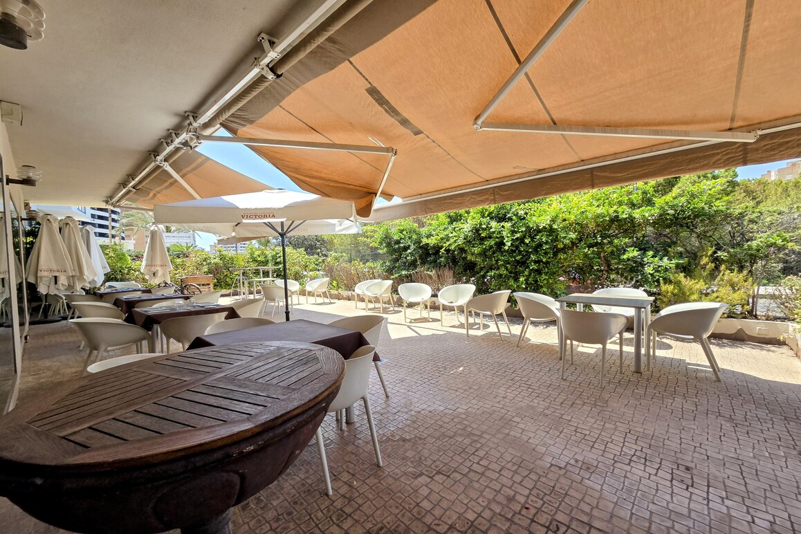 Operational restaurant in downtown Benidorm